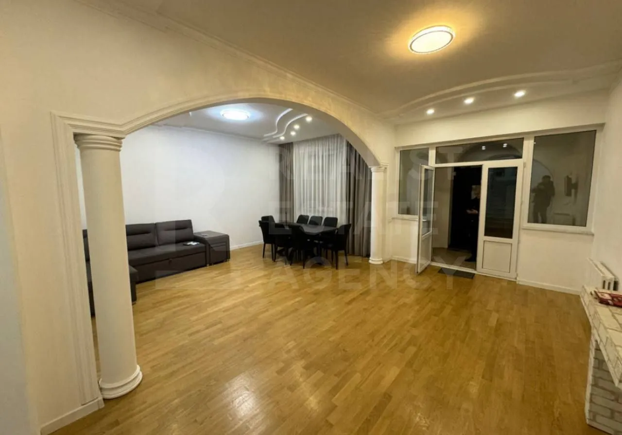 3-этажный дом, 5 комнат, 240 м² — Изображение 3