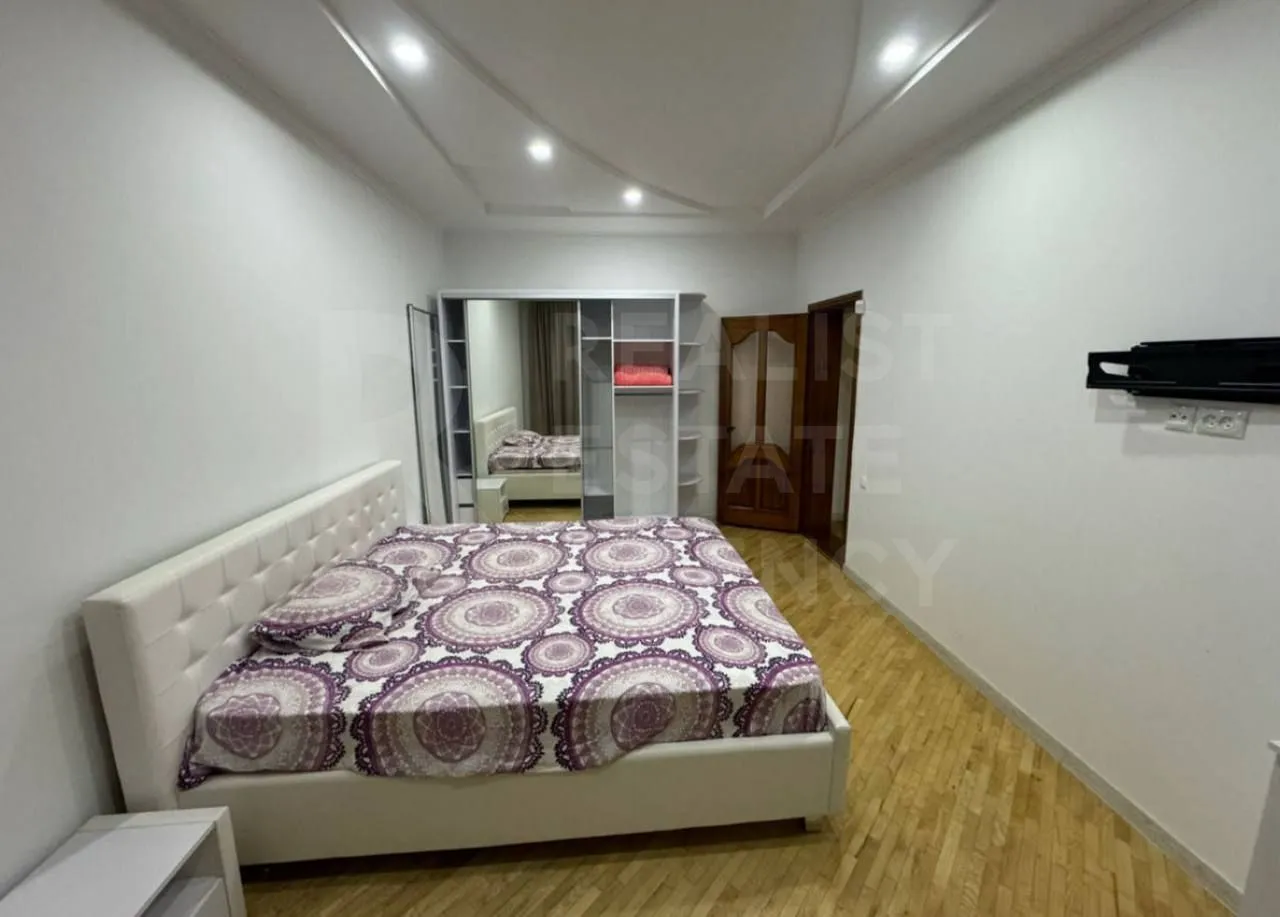 3-этажный дом, 5 комнат, 240 м² — Изображение 4