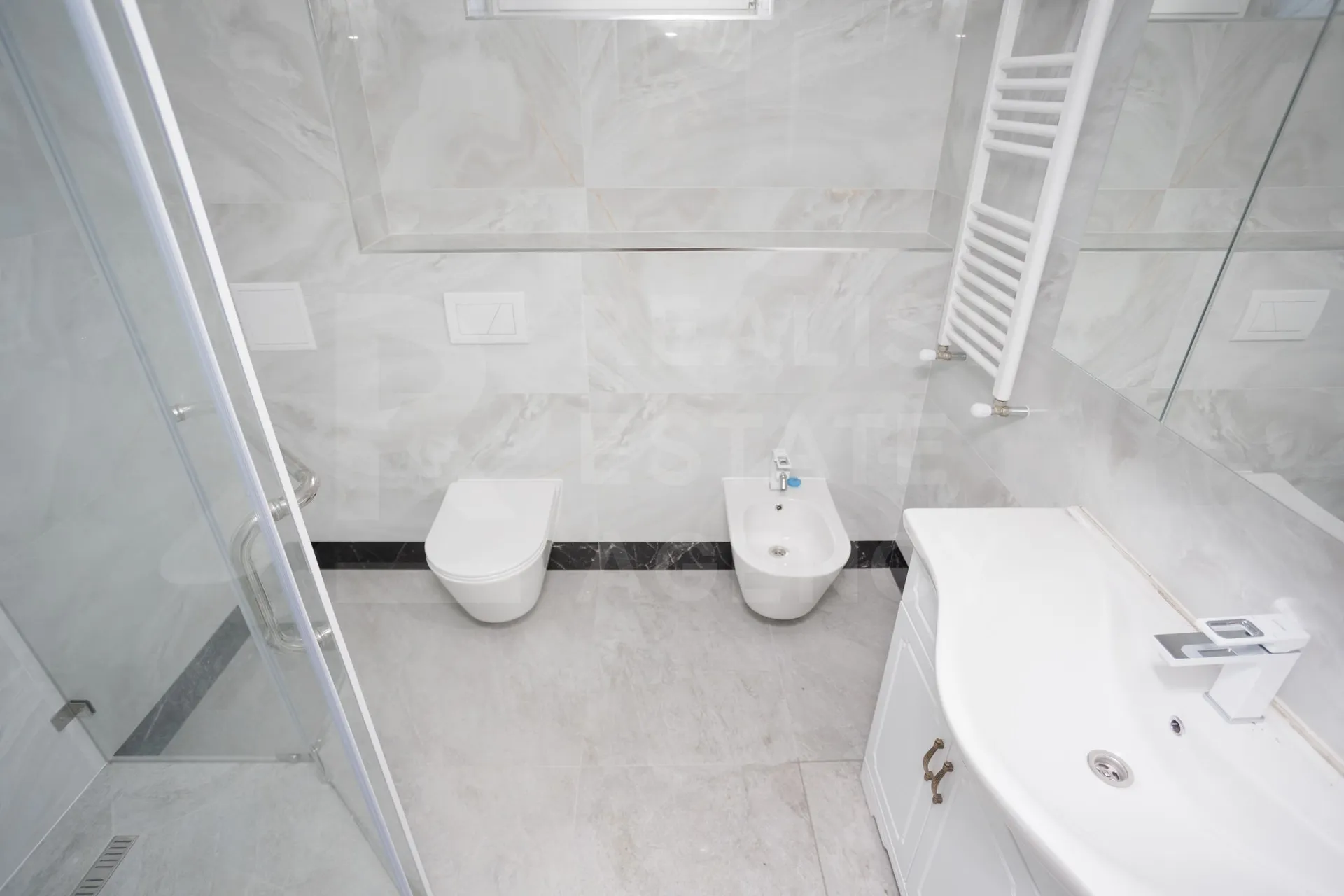 2-etaje casă, 5 camere, 170 m² — Imagine 3