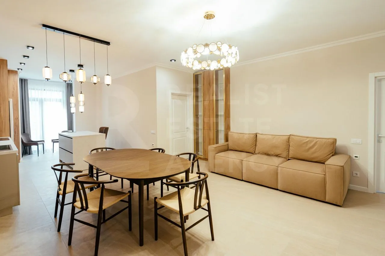 4-комнатная квартира, 140 м² — Изображение 1