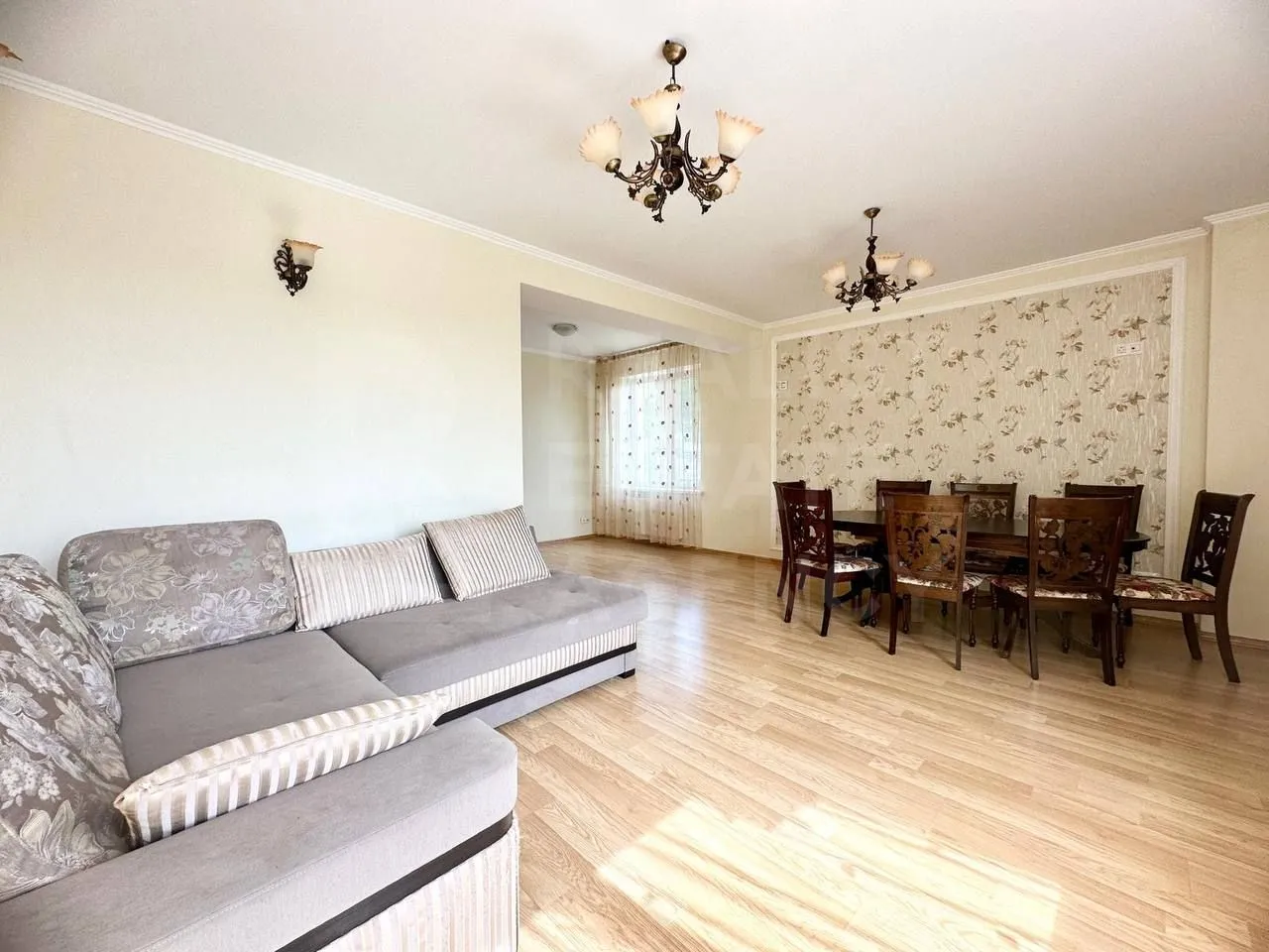 3-этажный дом, 6 комнат, 250 м² — Изображение 3