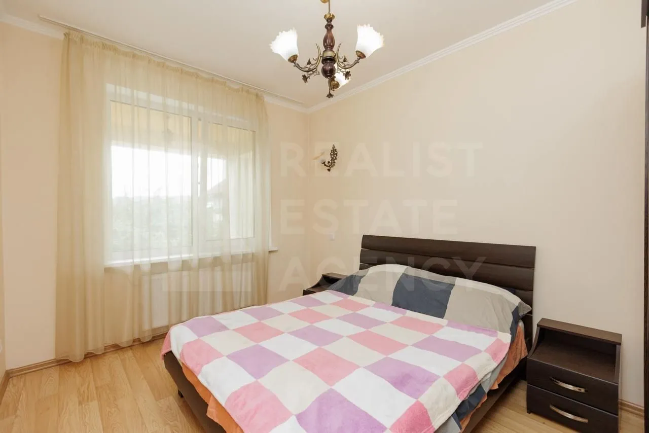 3-этажный дом, 6 комнат, 250 м² — Изображение 4