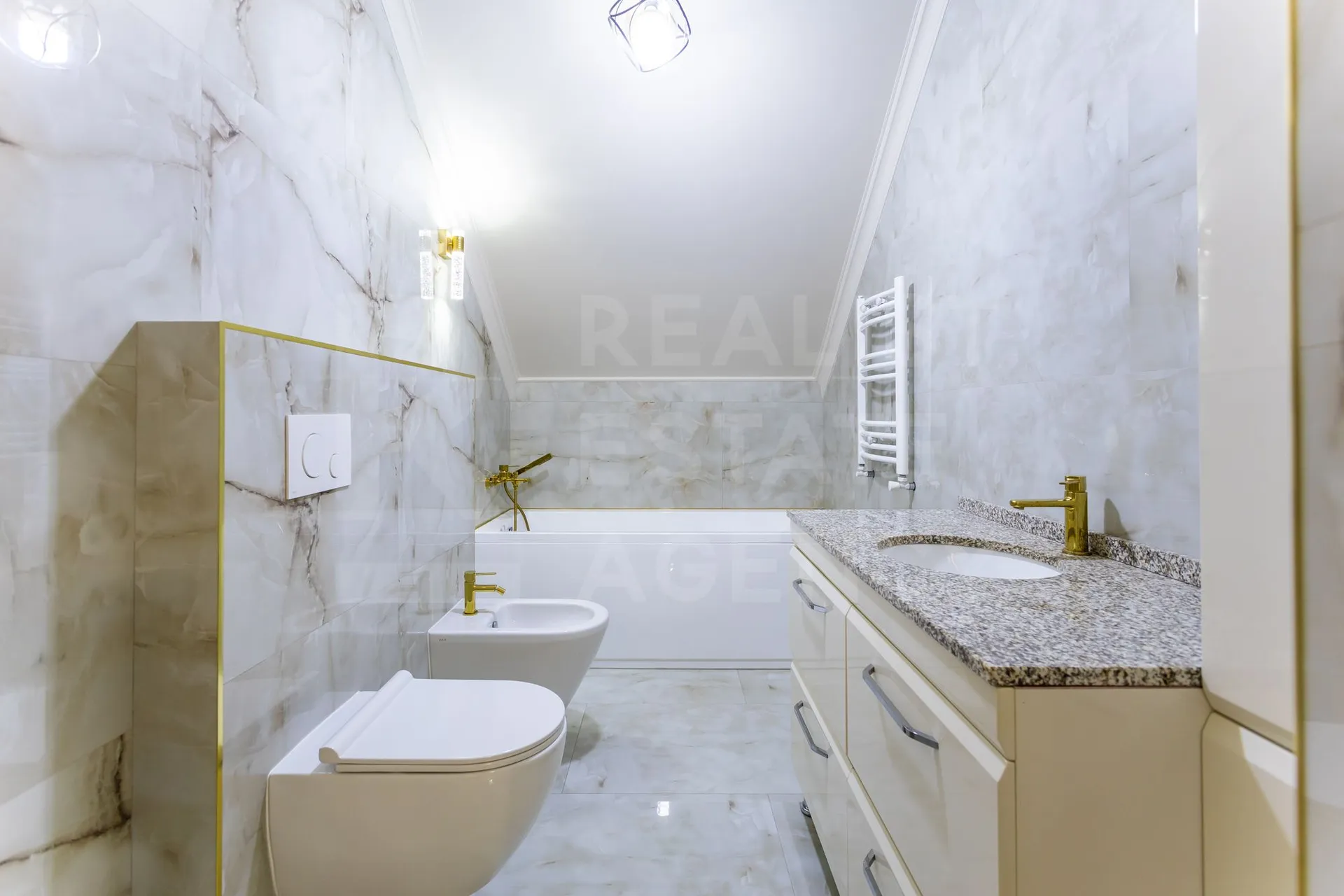 3-этажный дом, 4 комнаты, 300 м² — Изображение 4