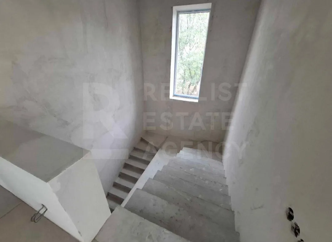 3-этажный дом, 3 комнаты, 235 м² — Изображение 4