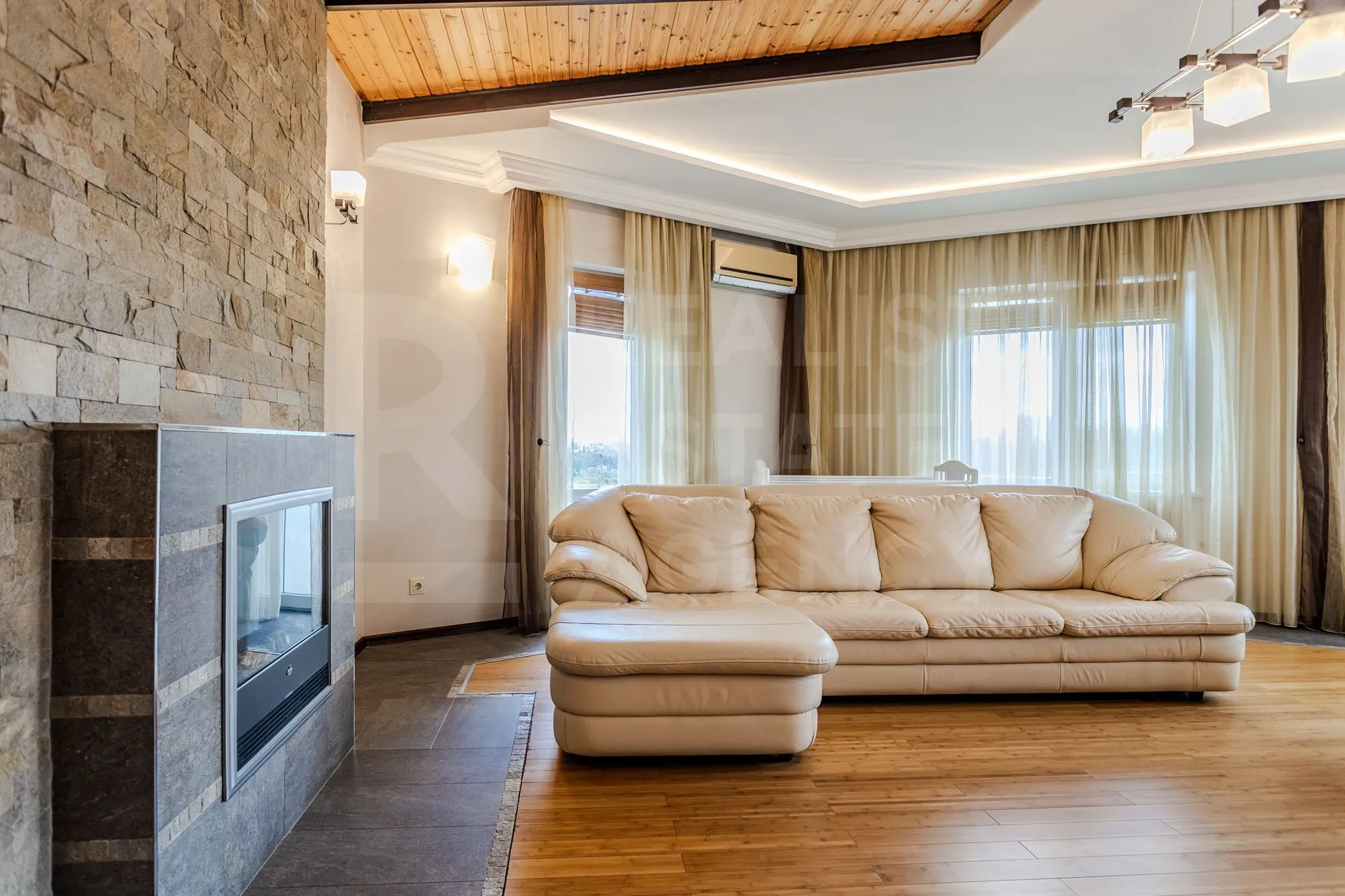 3-комнатная квартира, 142 м² — Изображение 1