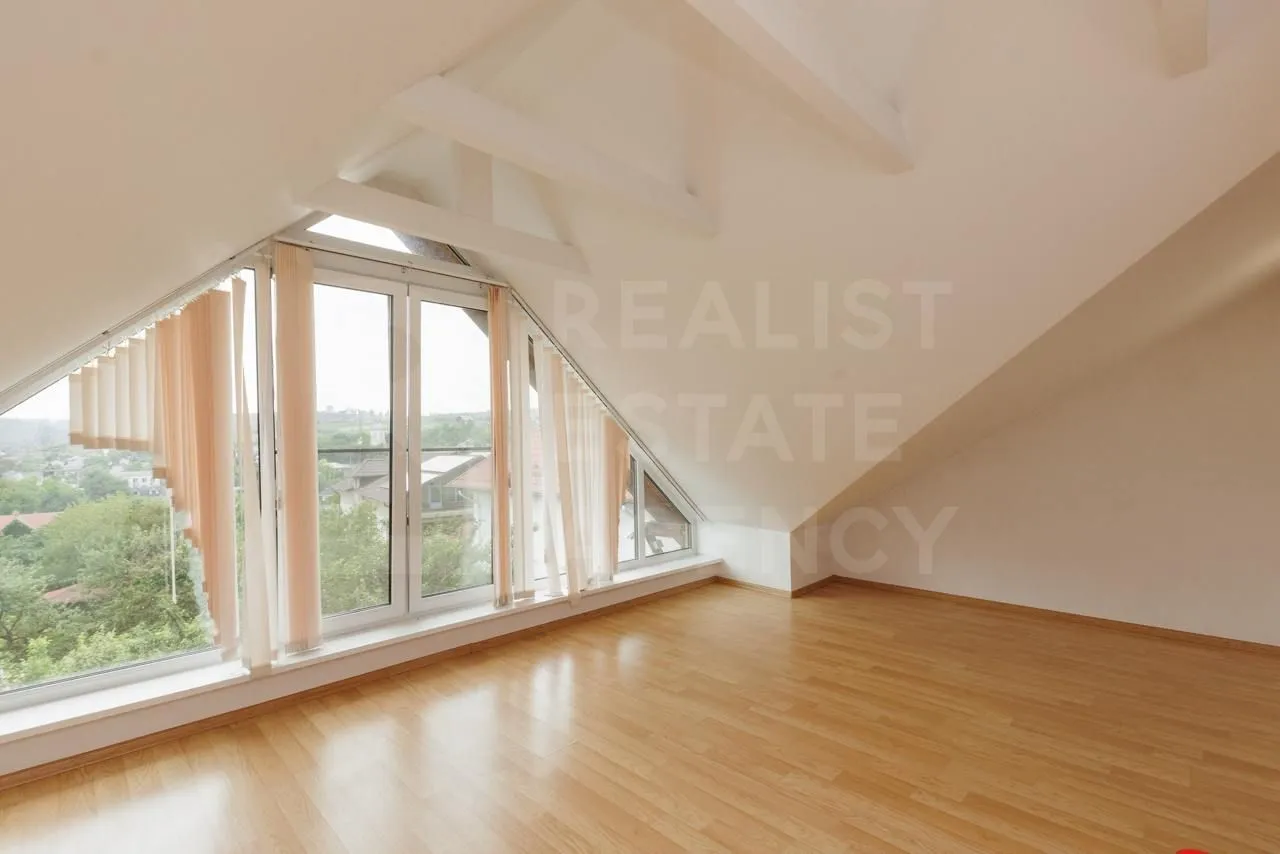 3-этажный дом, 6 комнат, 350 м² — Изображение 4