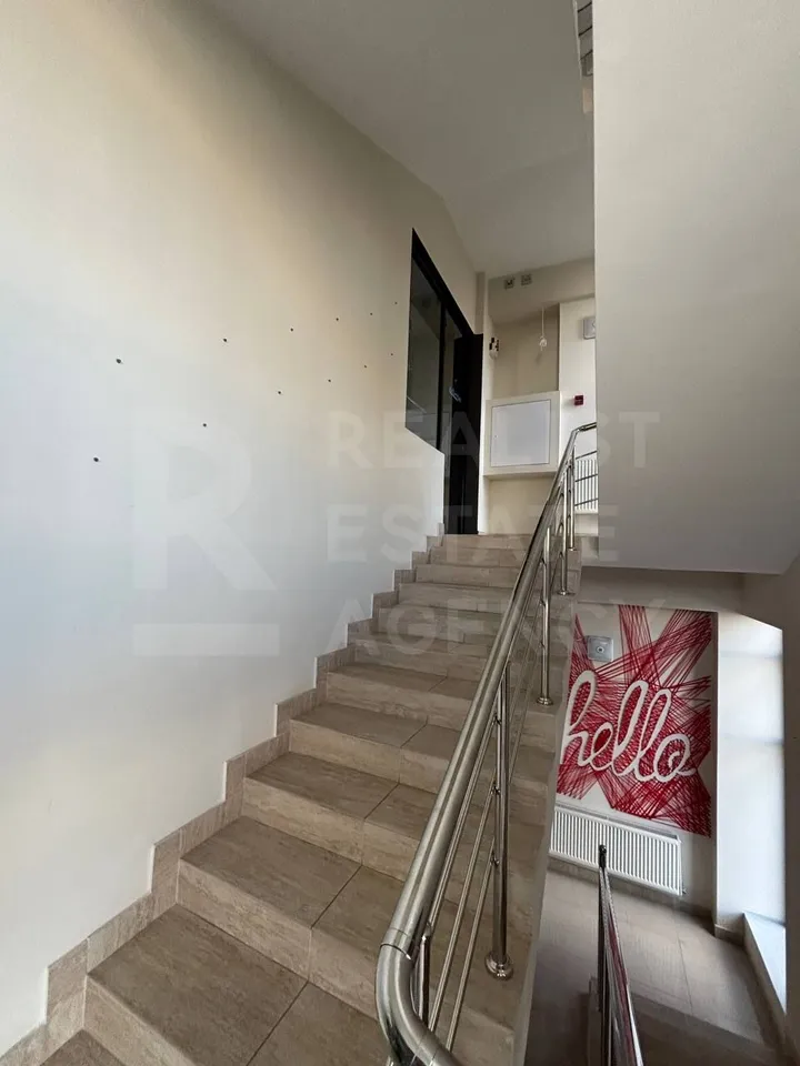 9-bedroom office, 380 m² — Image 2