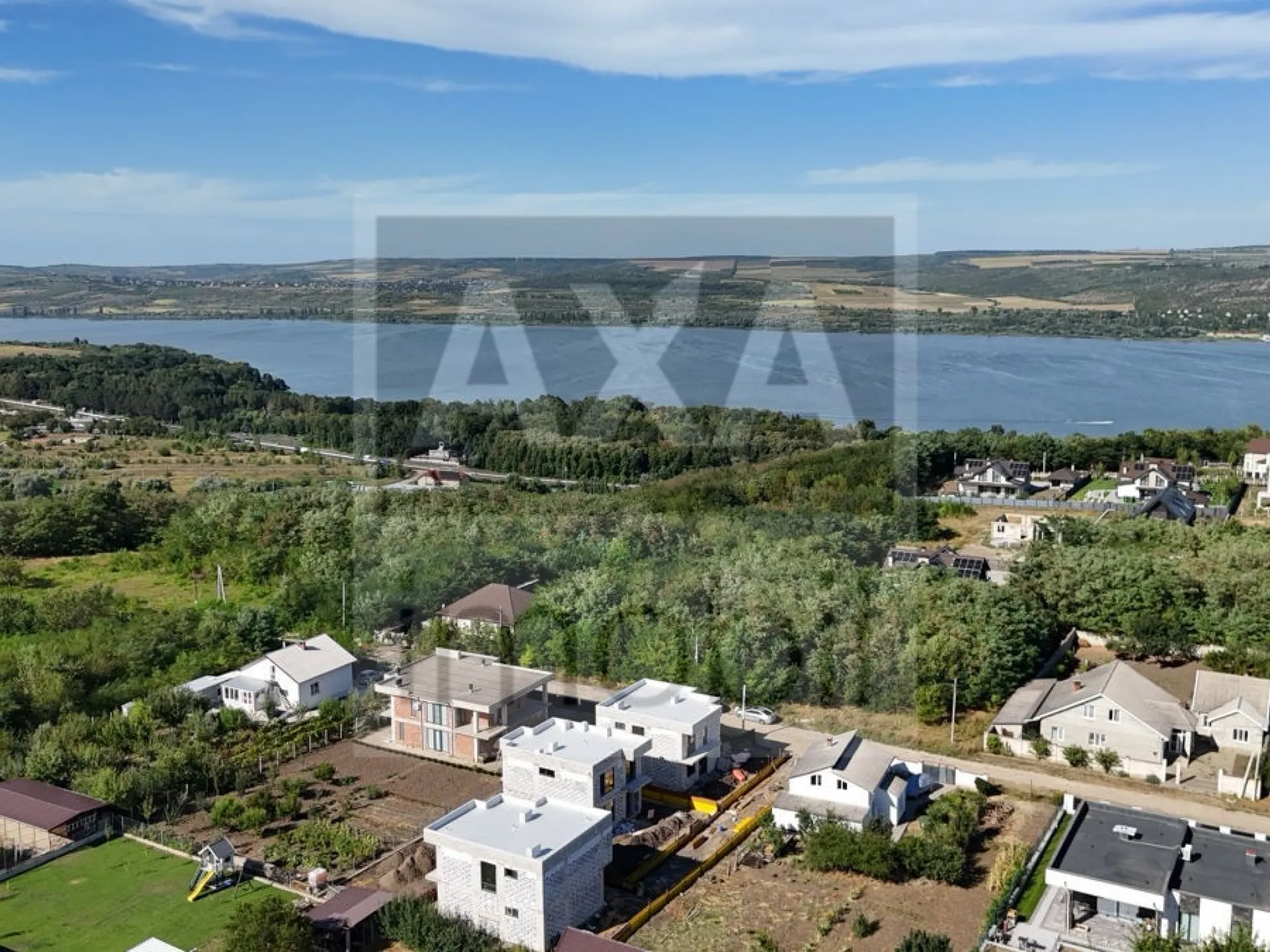 2-etaje casă, 4 camere, 150 m² — Imagine 1