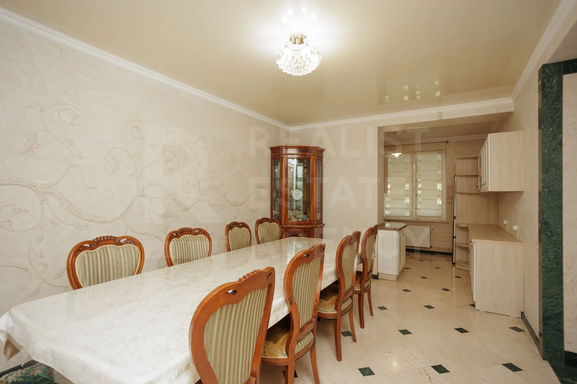 3-floor house, 6 rooms, 300 m² — Image 4