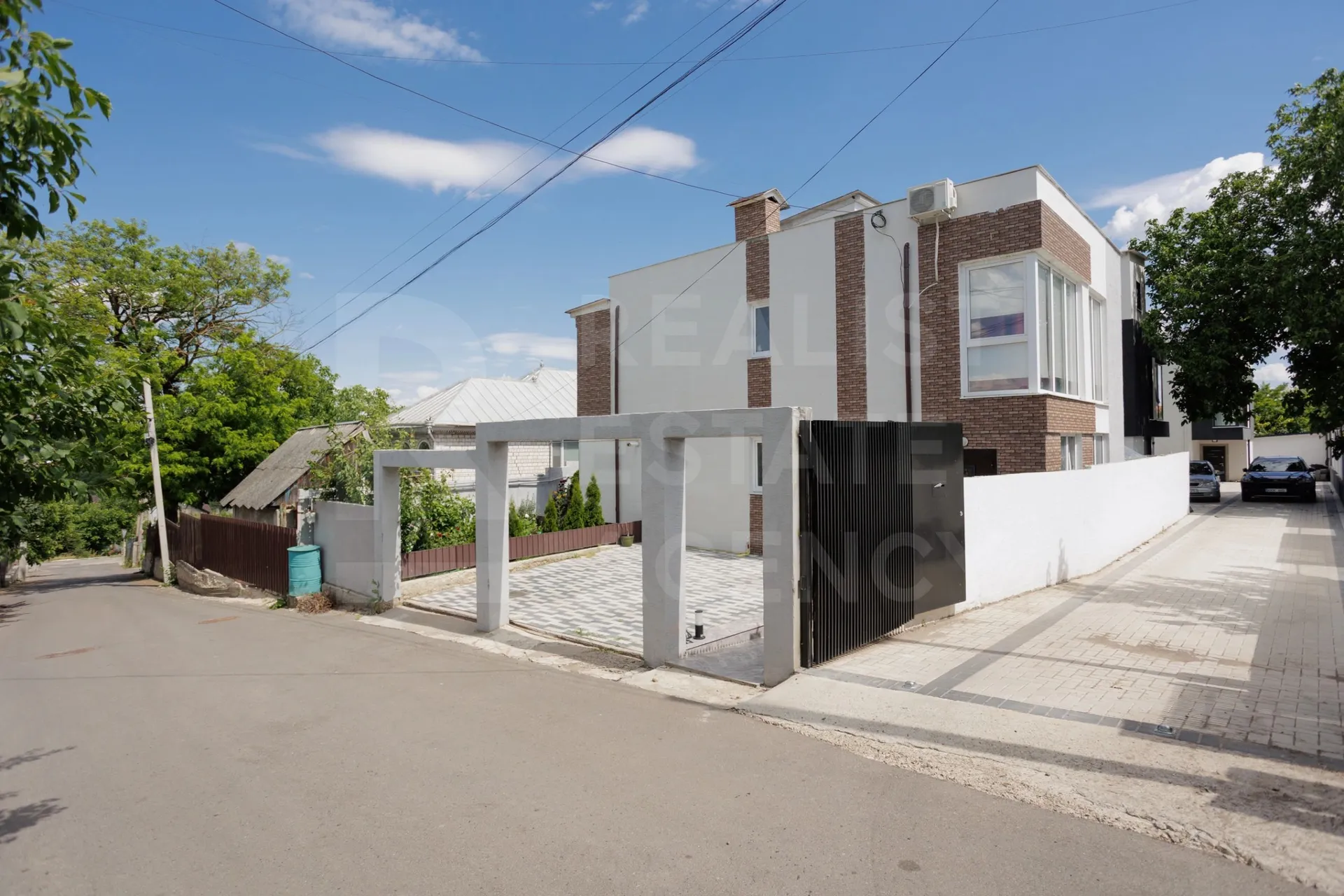 2-этажный дом, 3 комнаты, 130 м² — Изображение 1