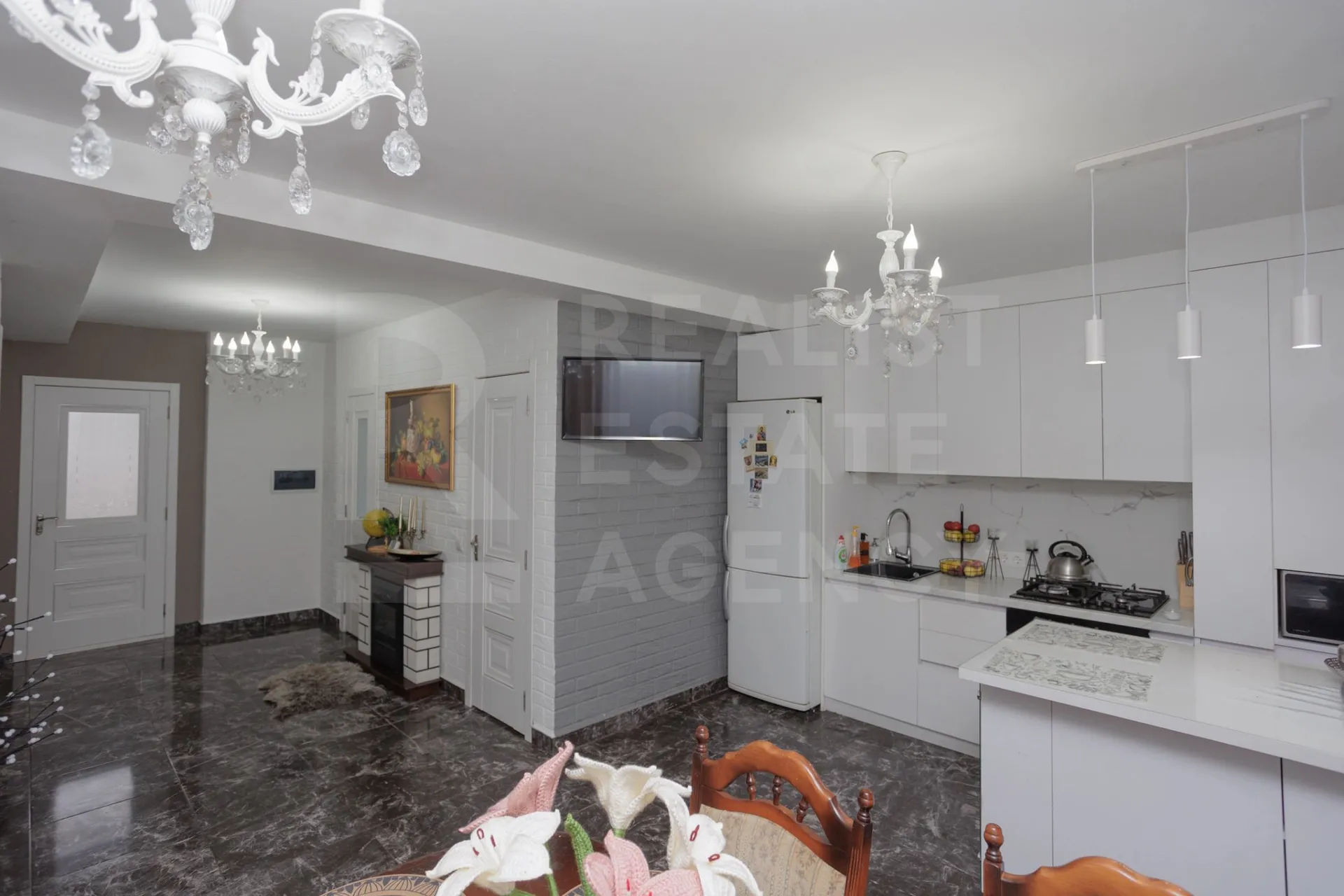 2-этажный дом, 3 комнаты, 130 м² — Изображение 2
