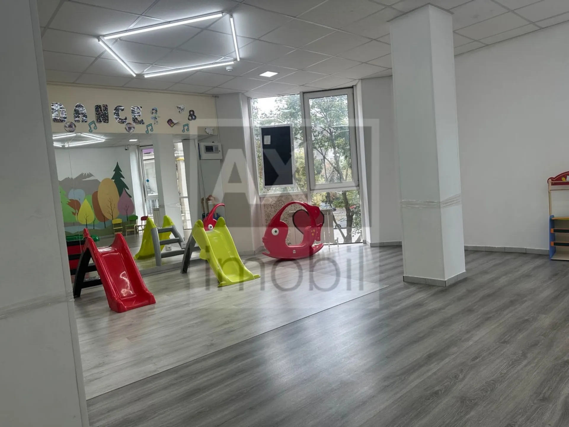 Spațiu comercial, 320 m² — Imagine 1