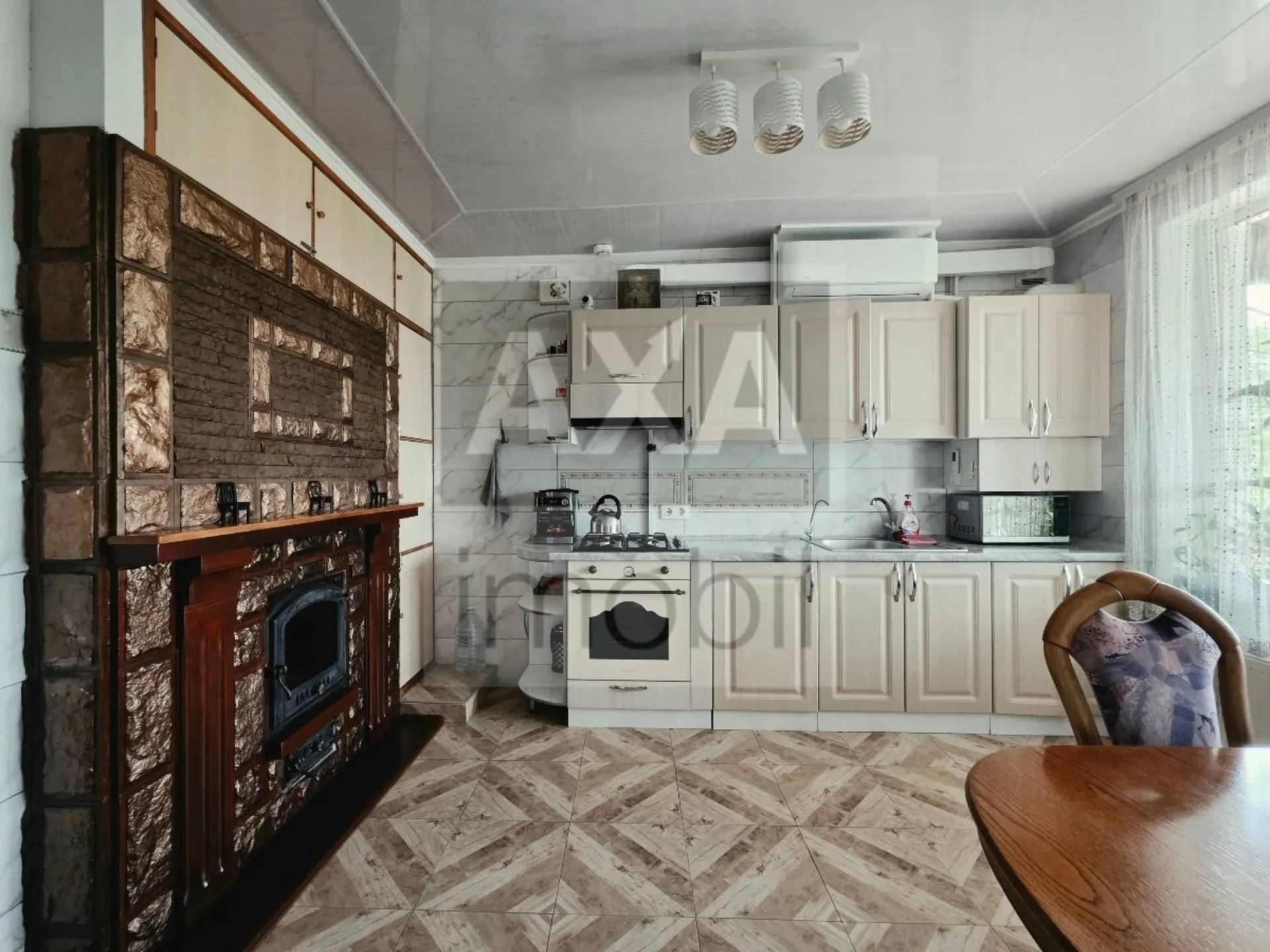 2-etaje casă, 3 camere, 130 m² — Imagine 2