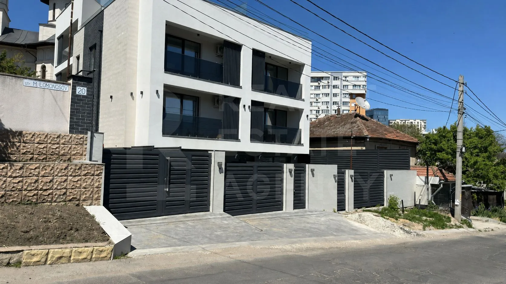 3-этажный дом, 4 комнаты, 230 м² — Изображение 1