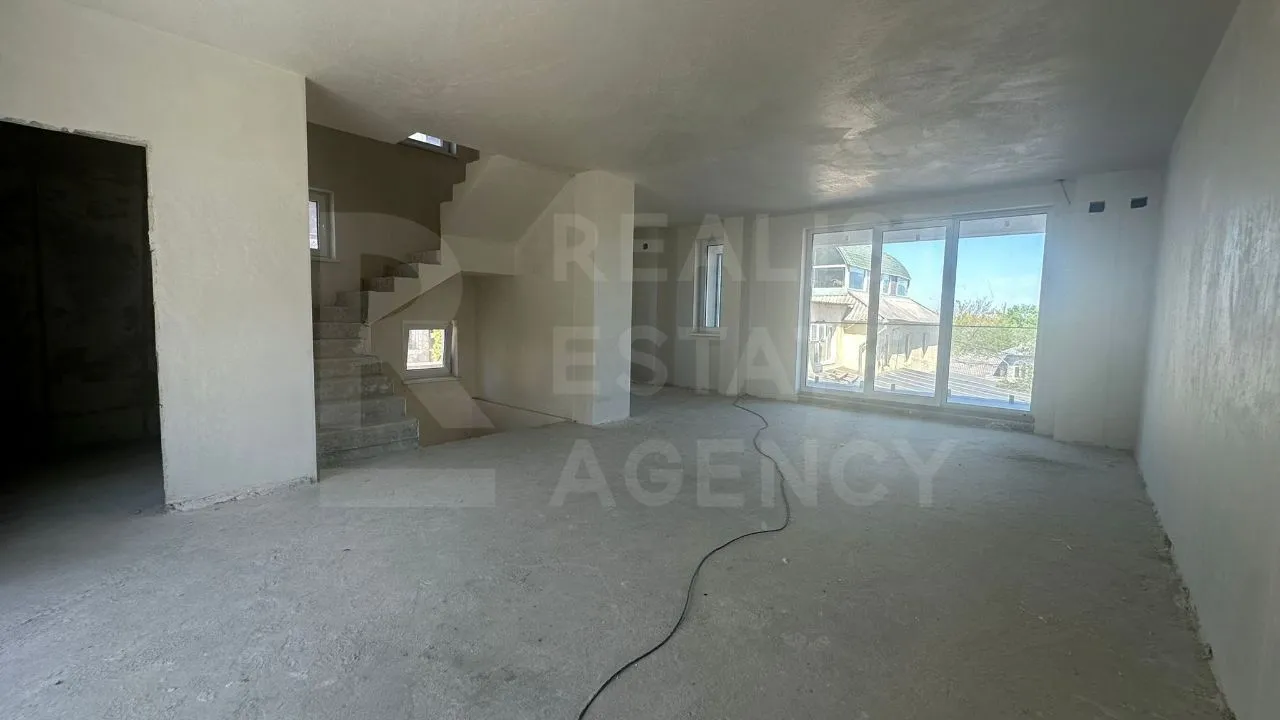 3-этажный дом, 4 комнаты, 230 м² — Изображение 3