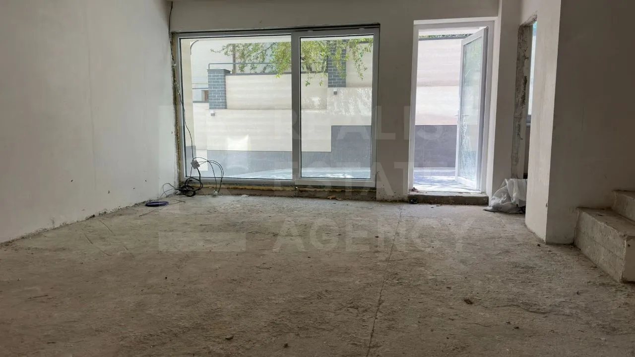 3-этажный дом, 4 комнаты, 215 м² — Изображение 4