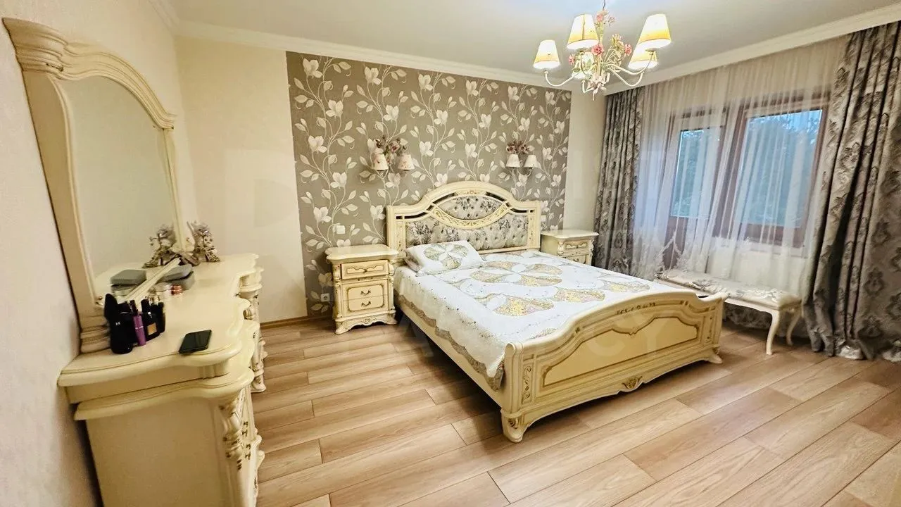 3-этажный дом, 5 комнат, 220 м² — Изображение 4