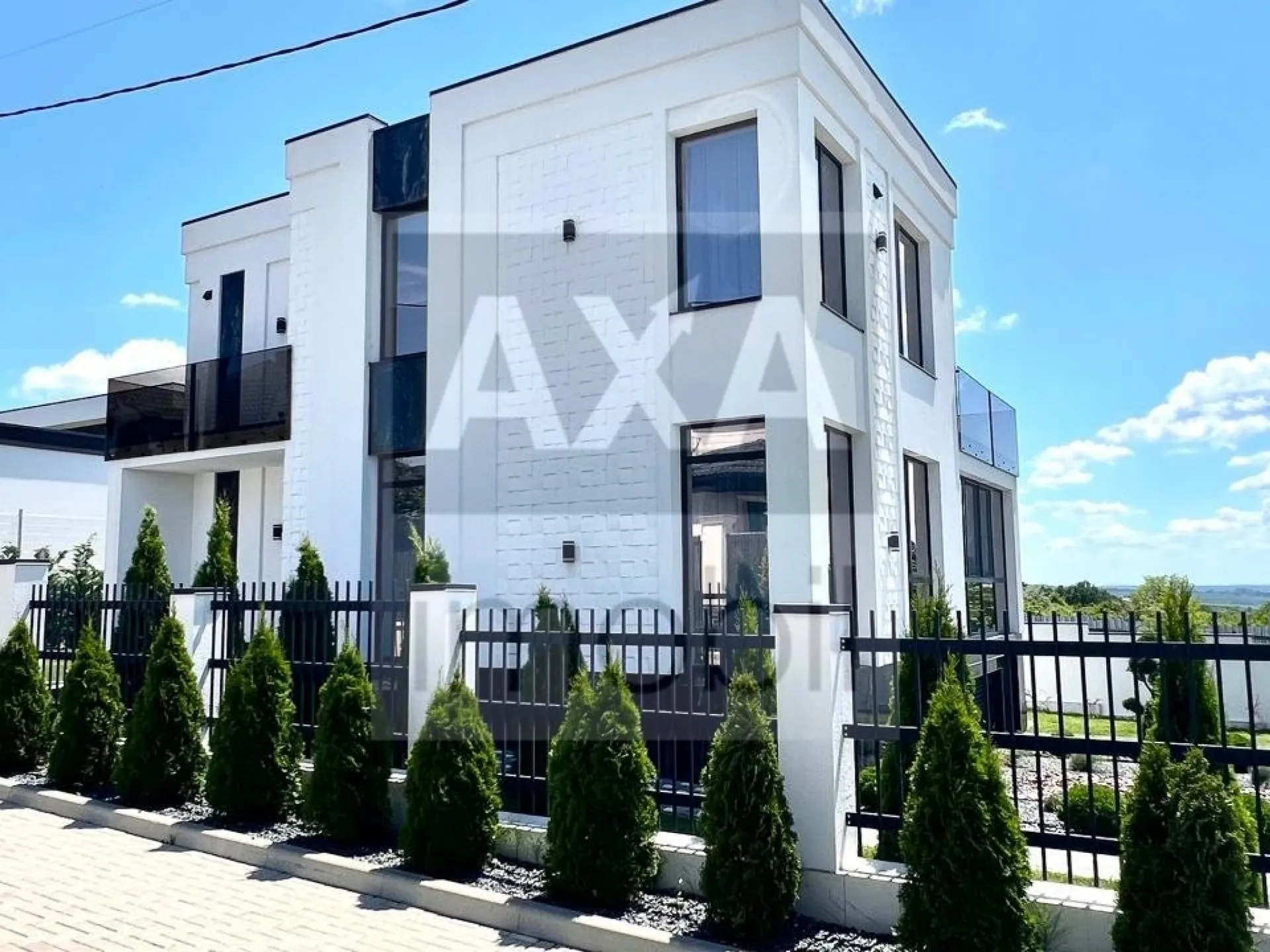 3-этажный дом, 7 комнат, 300 м² — Изображение 1