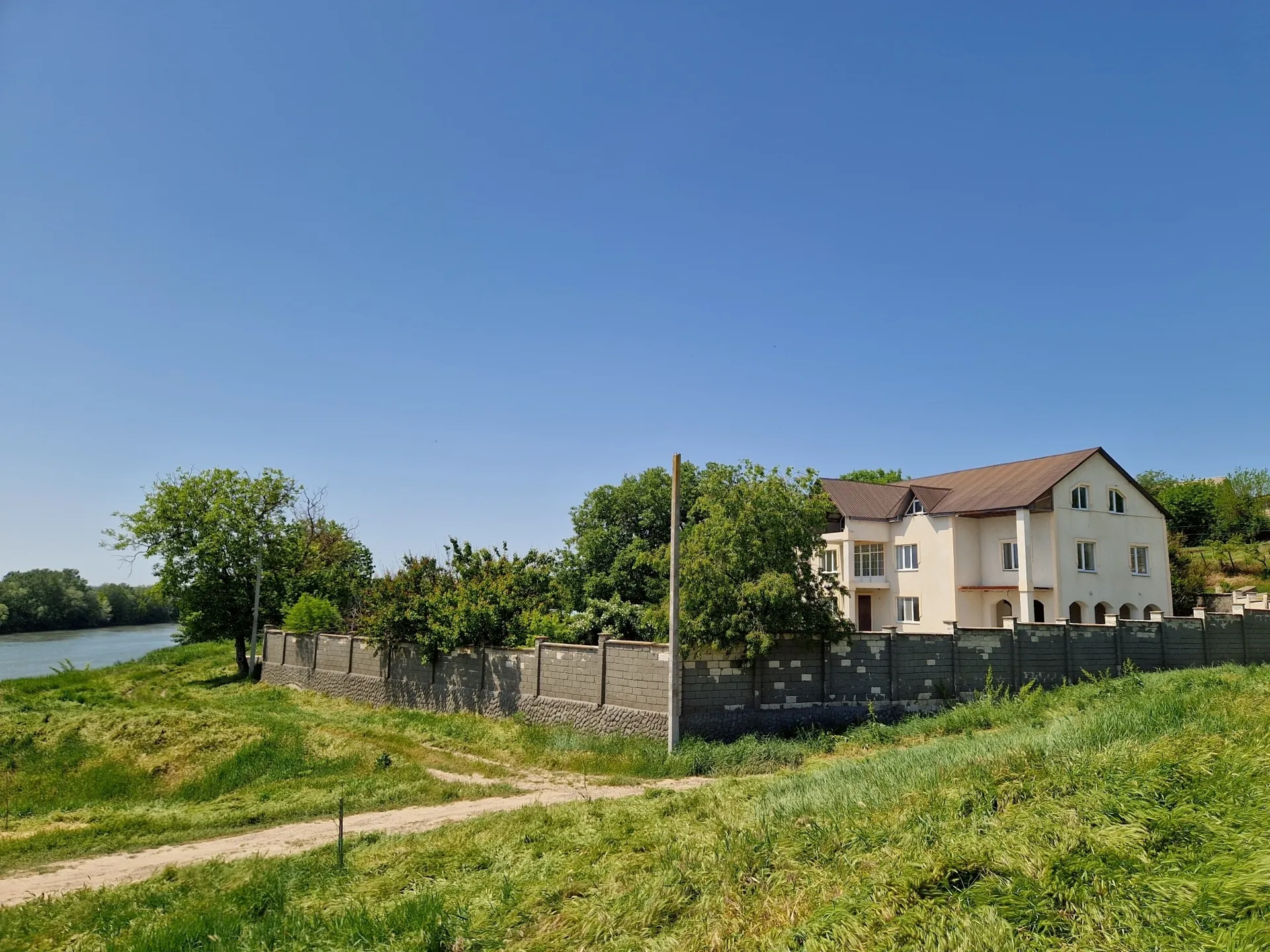 4-etaje casă, 4 camere, 500 m² — Imagine 1
