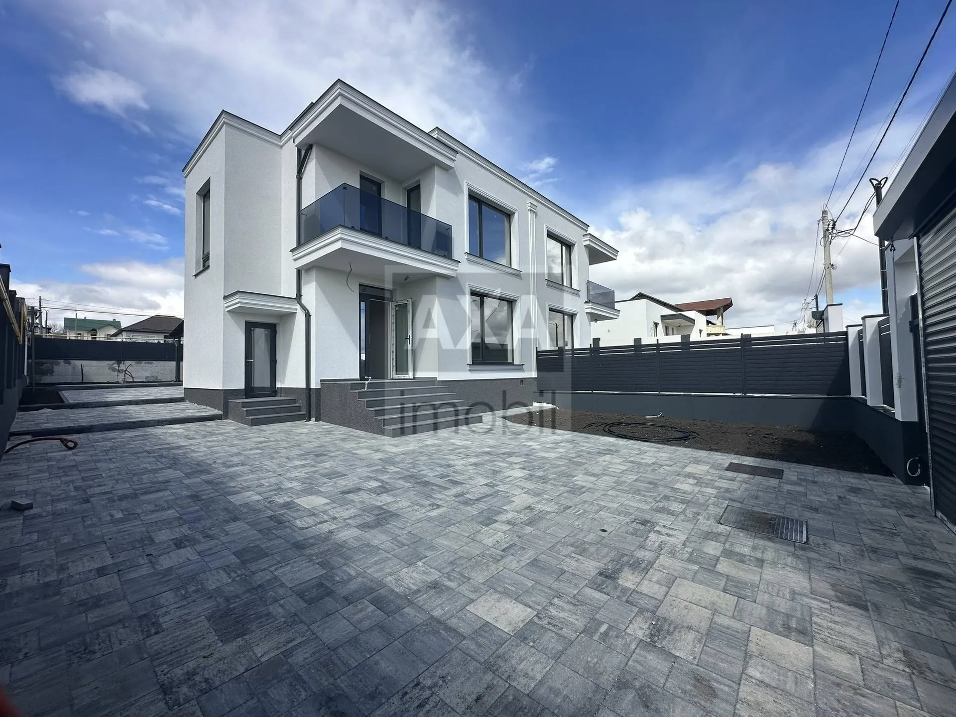 3-этажный дом, 3 комнаты, 150 м² — Изображение 1