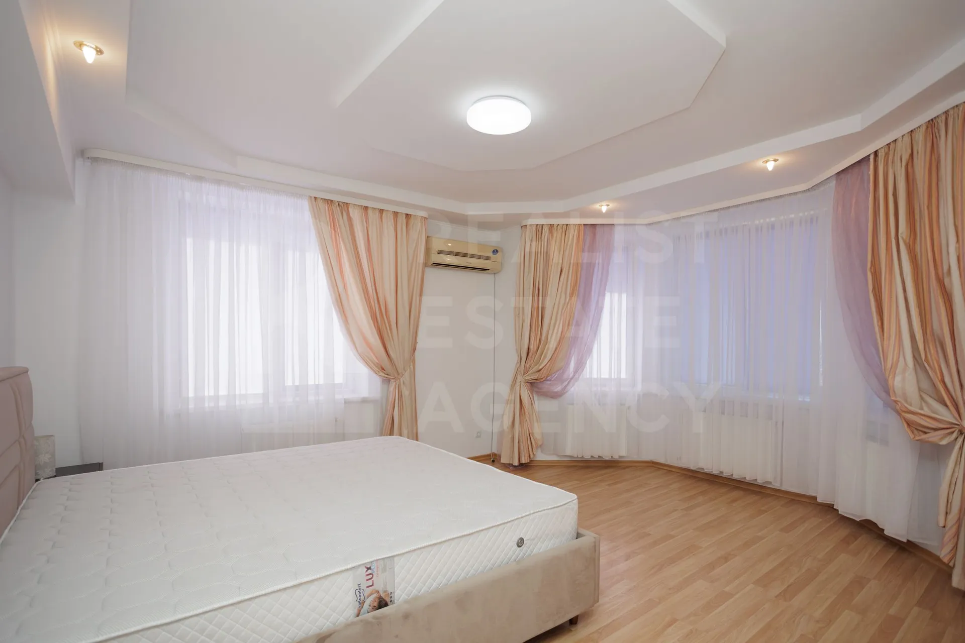 3-floor house, 4 rooms, 180 m² — Image 4
