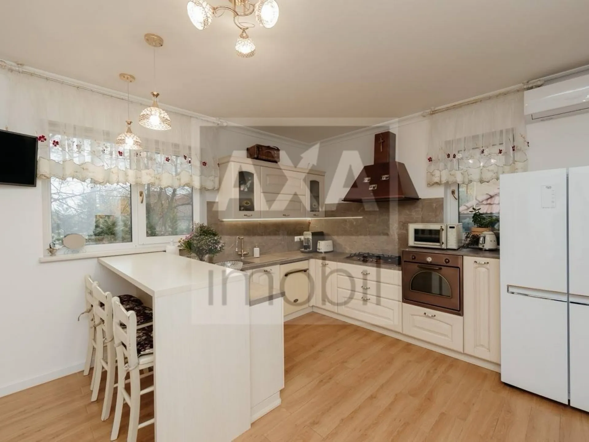 2-этажный дом, 4 комнаты, 250 м² — Изображение 2