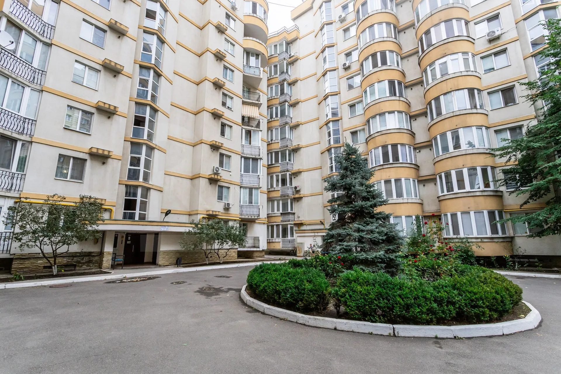 2-camere birou, 42 m² — Imagine 1