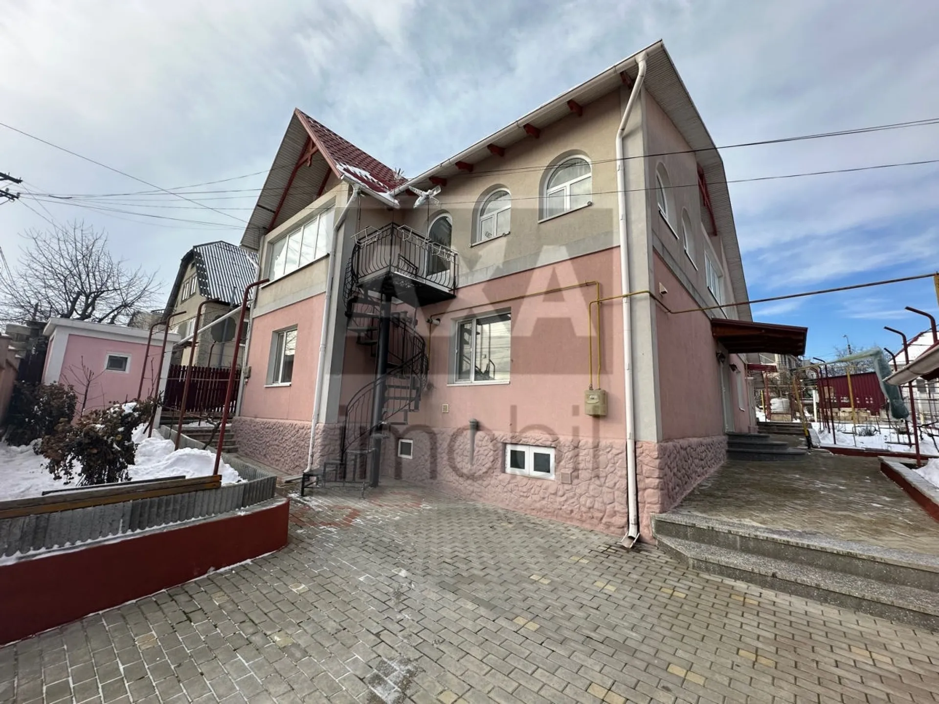 2-этажный дом, 4 комнаты, 190 м² — Изображение 1