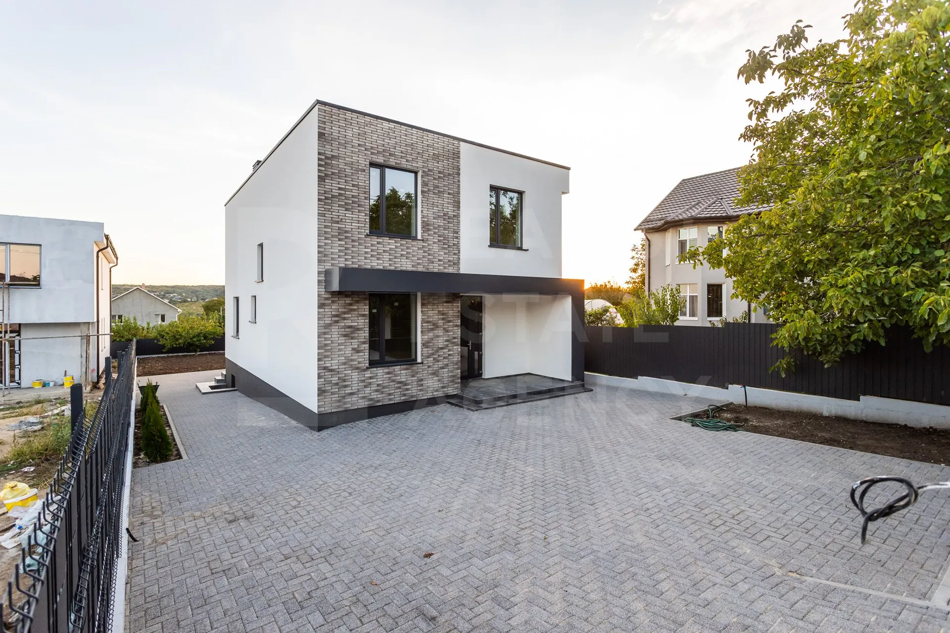 2-этажный дом, 5 комнат, 140 м² — Изображение 1