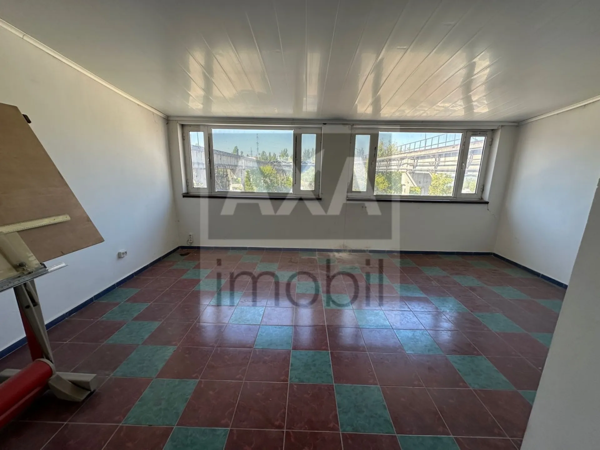 Spațiu comercial, 1 600 m² — Imagine 1