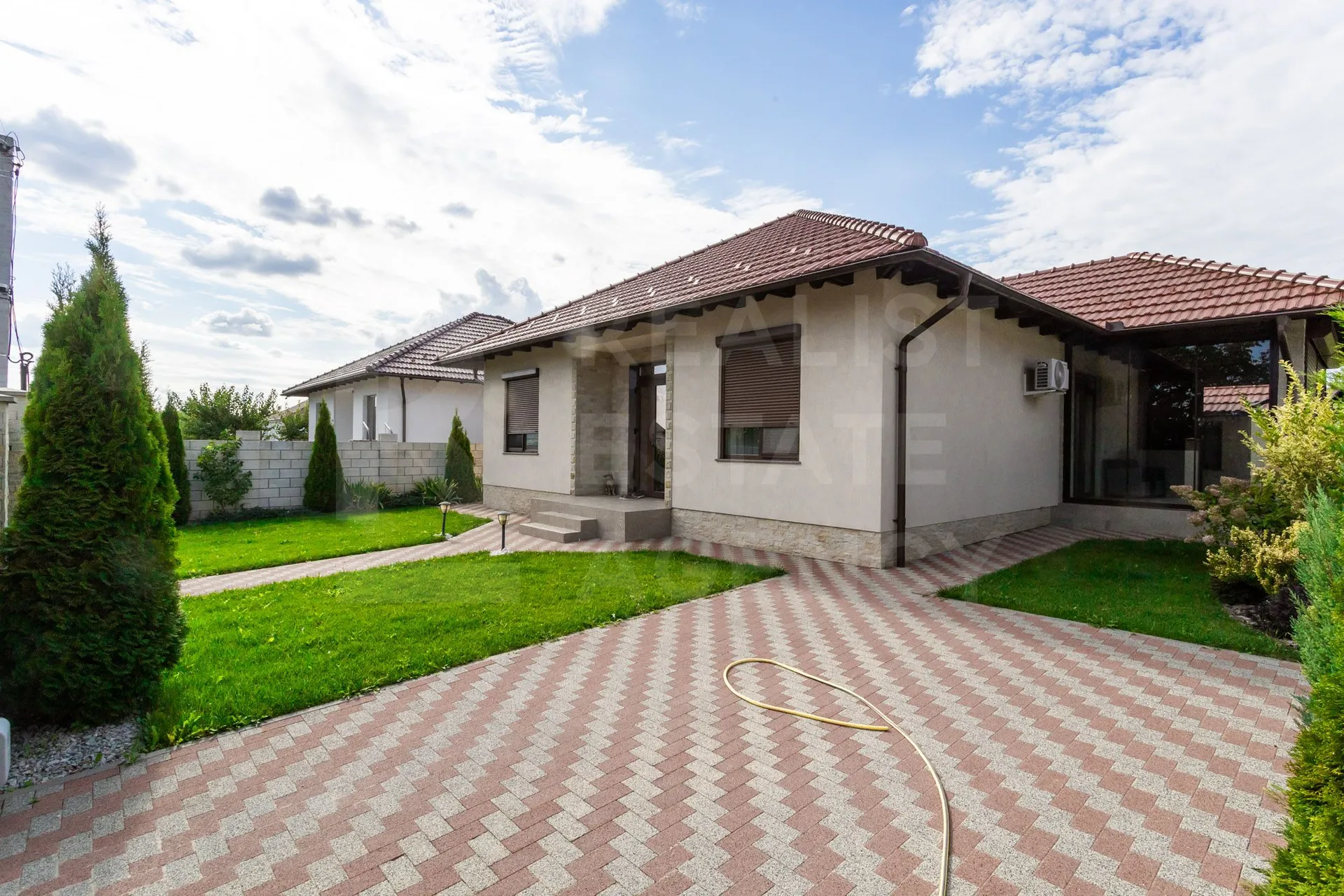 1-этажный дом, 2 комнаты, 120 м² — Изображение 1