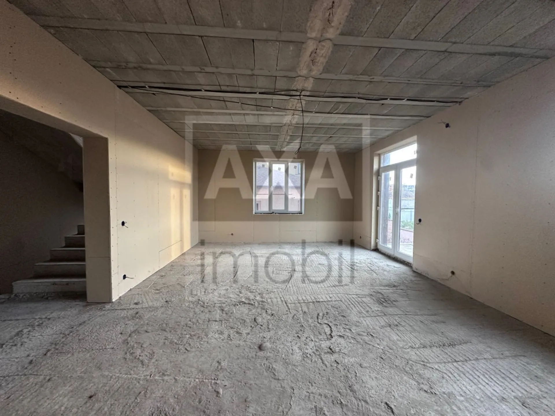 3-etaje casă, 4 camere, 250 m² — Imagine 2