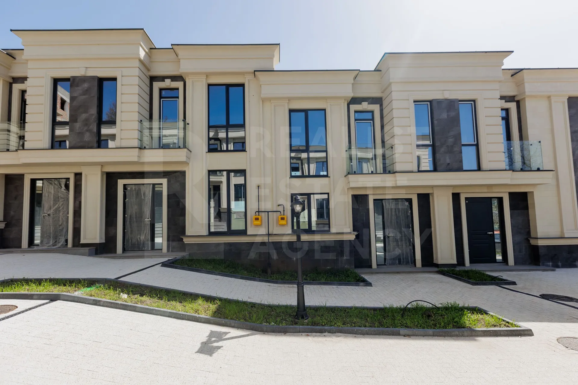 2-etaje casă, 3 camere, 195 m² — Imagine 1