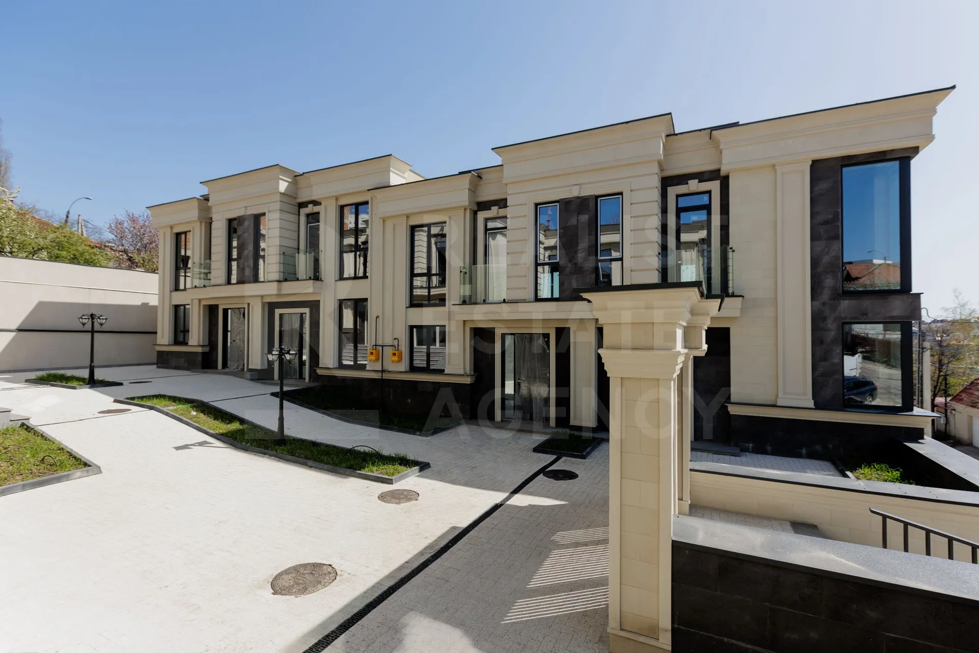 2-etaje casă, 3 camere, 195 m² — Imagine 1