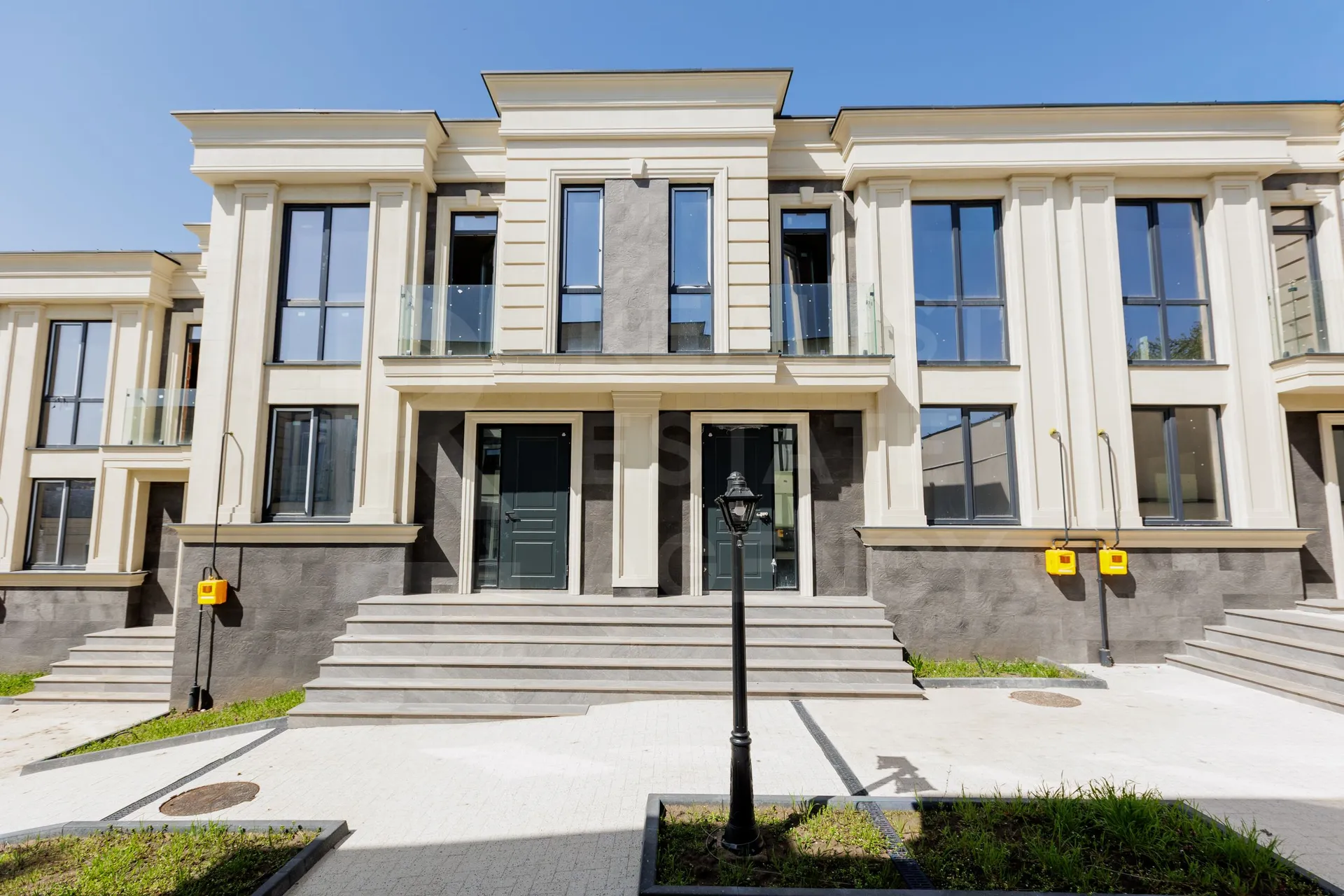 2-etaje casă, 3 camere, 195 m² — Imagine 1