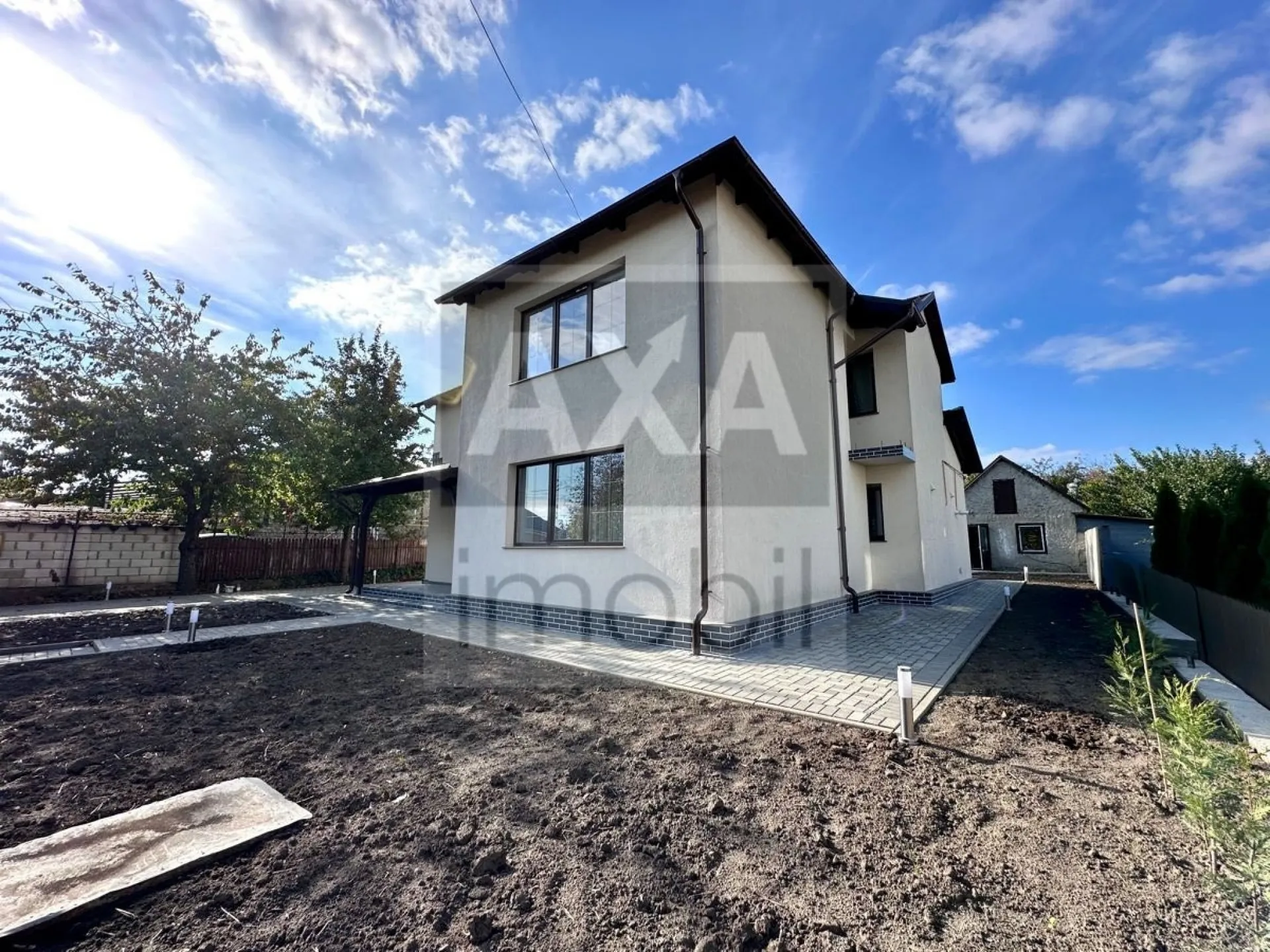 2-etaje casă, 4 camere, 180 m² — Imagine 1