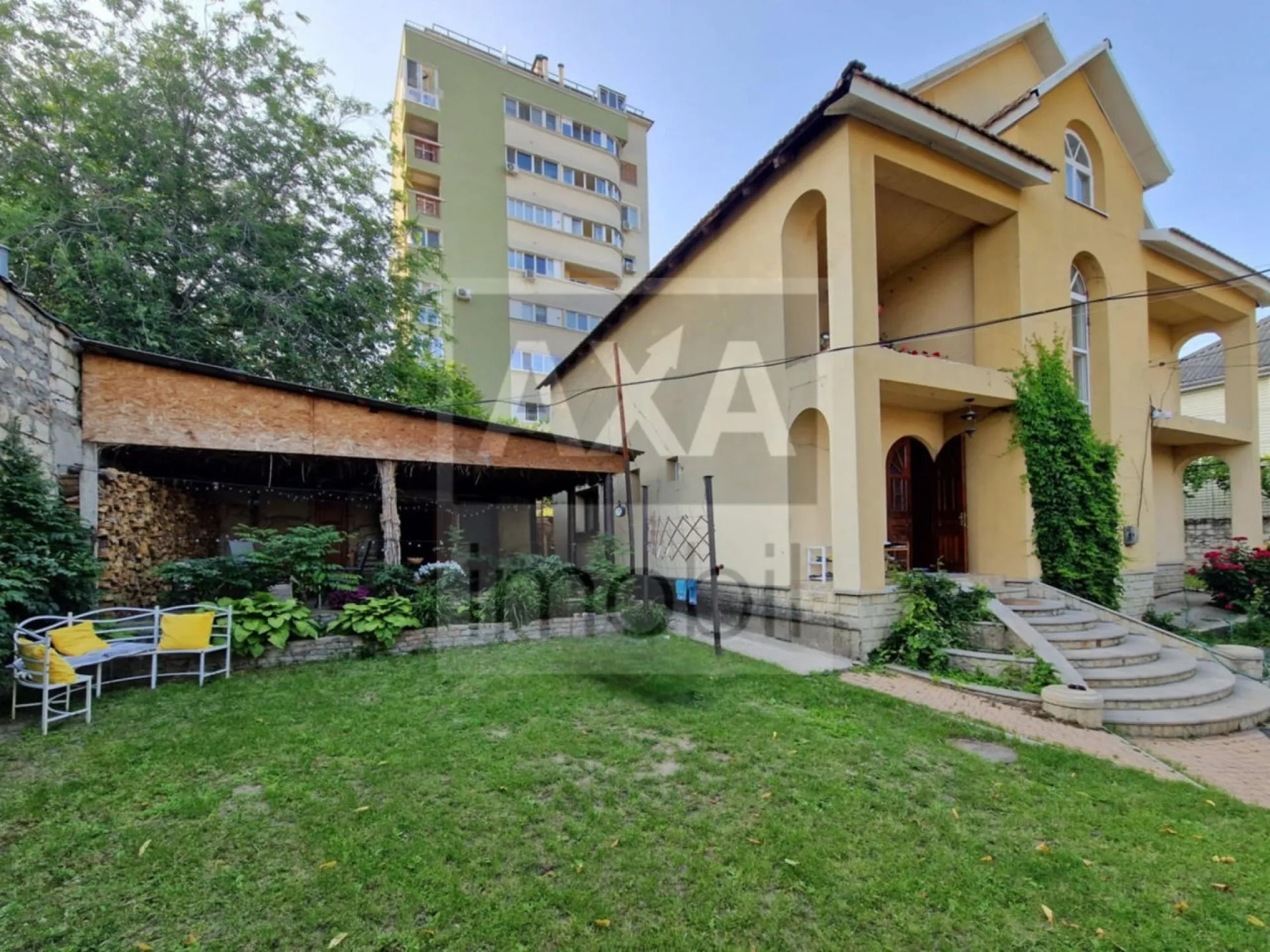 2-этажный дом, 4 комнаты, 240 м² — Изображение 1