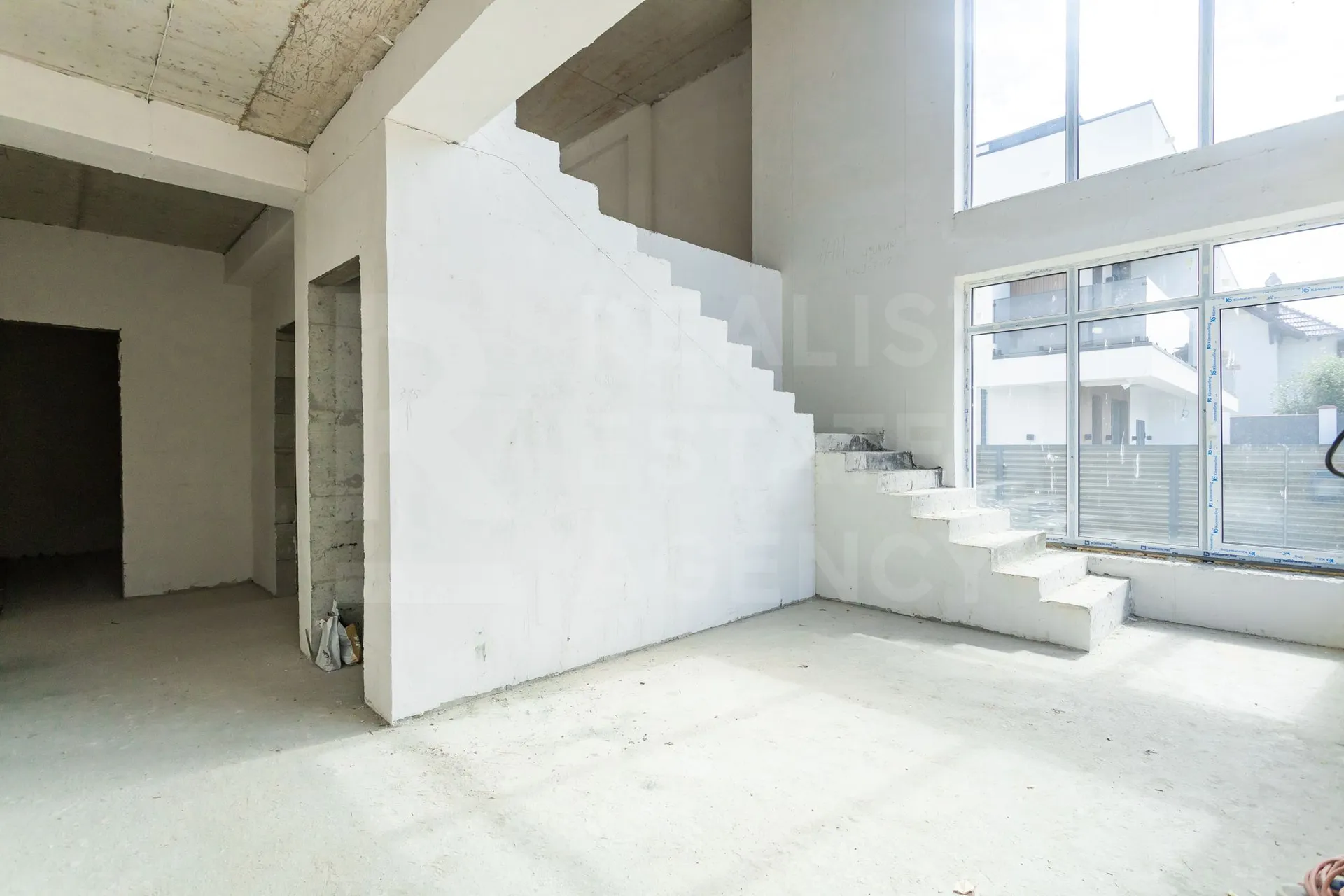 2-этажный дом, 4 комнаты, 260 м² — Изображение 2