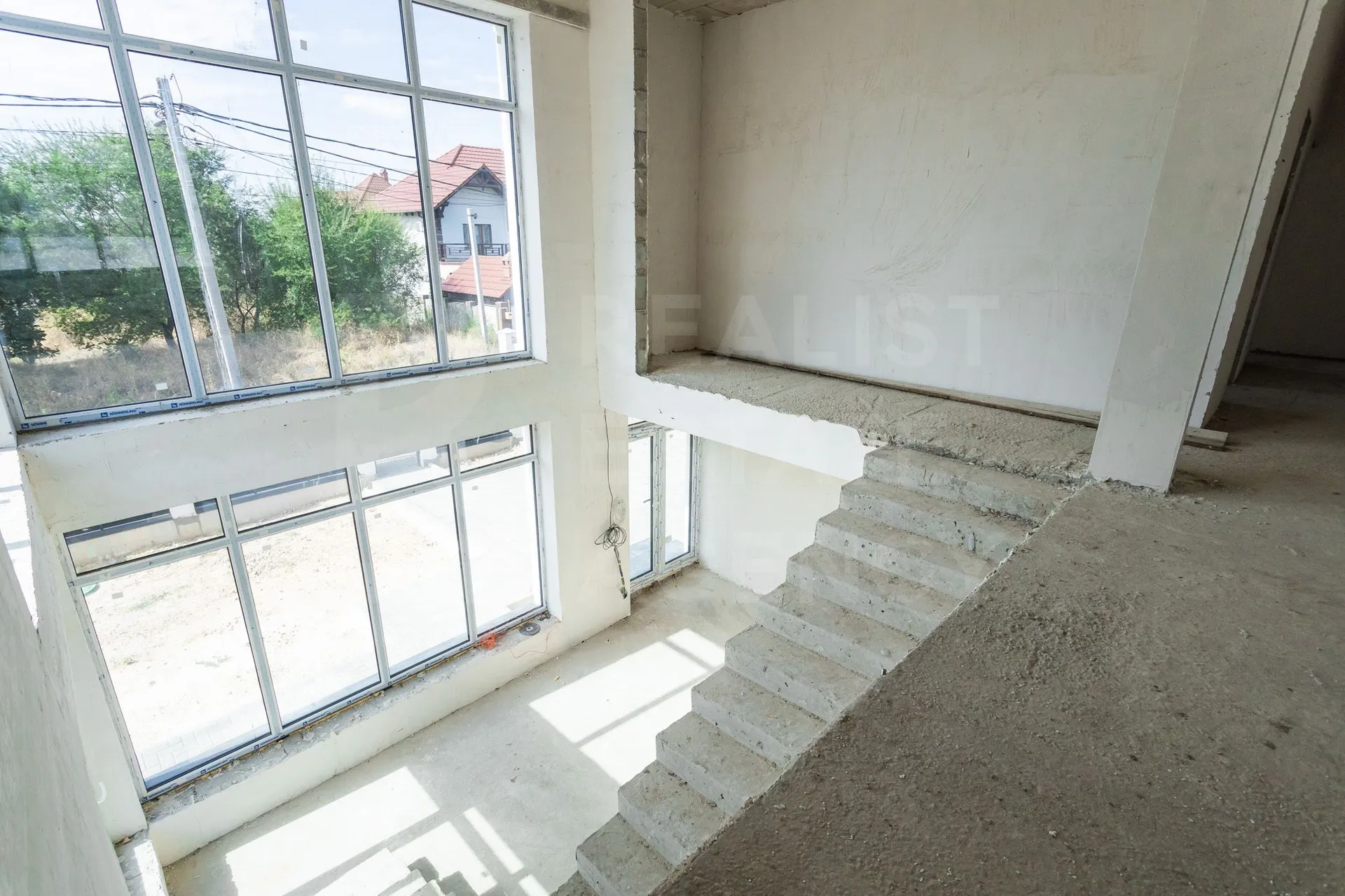 2-этажный дом, 4 комнаты, 260 м² — Изображение 3