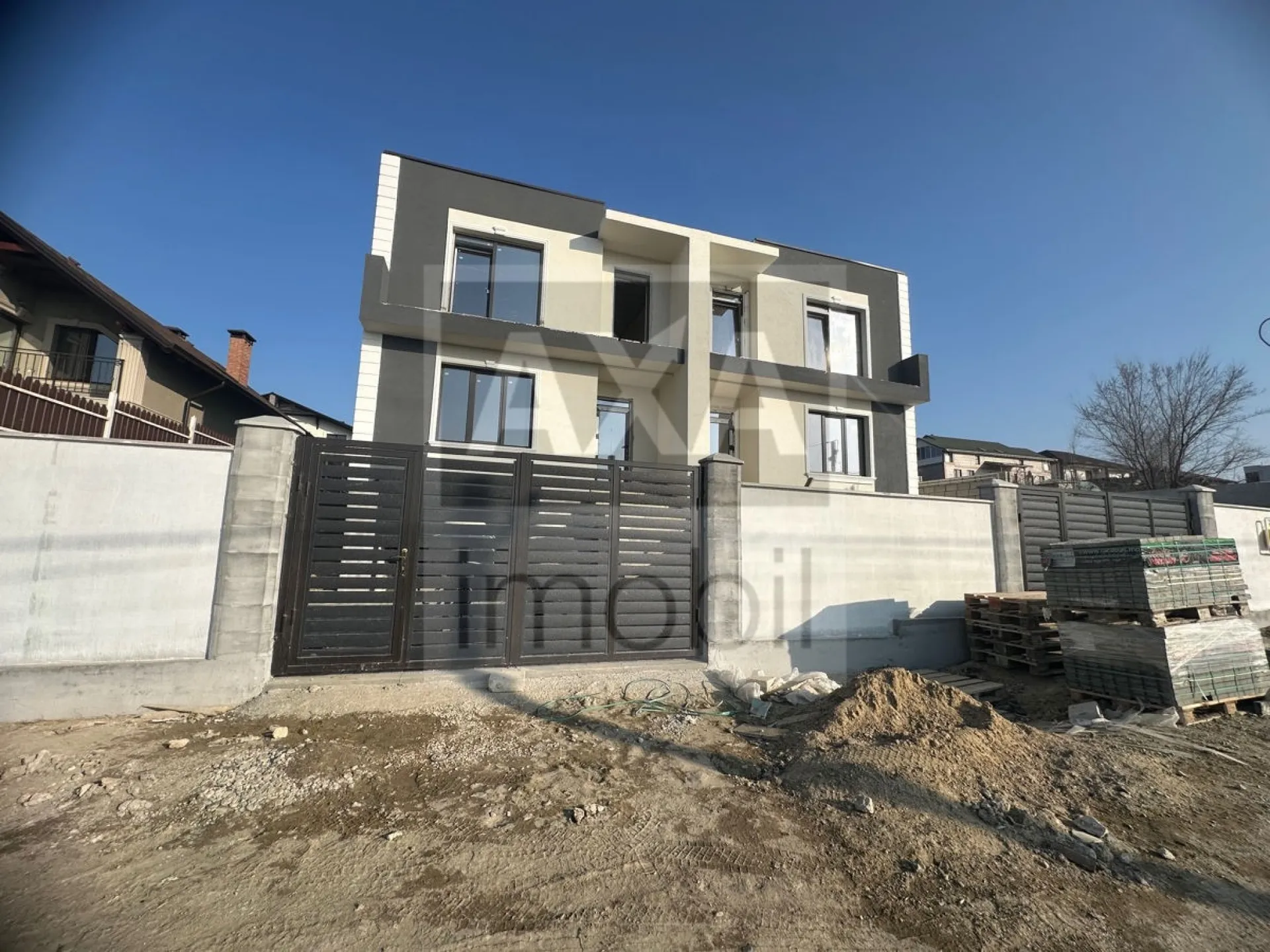 2-etaje casă, 3 camere, 180 m² — Imagine 1