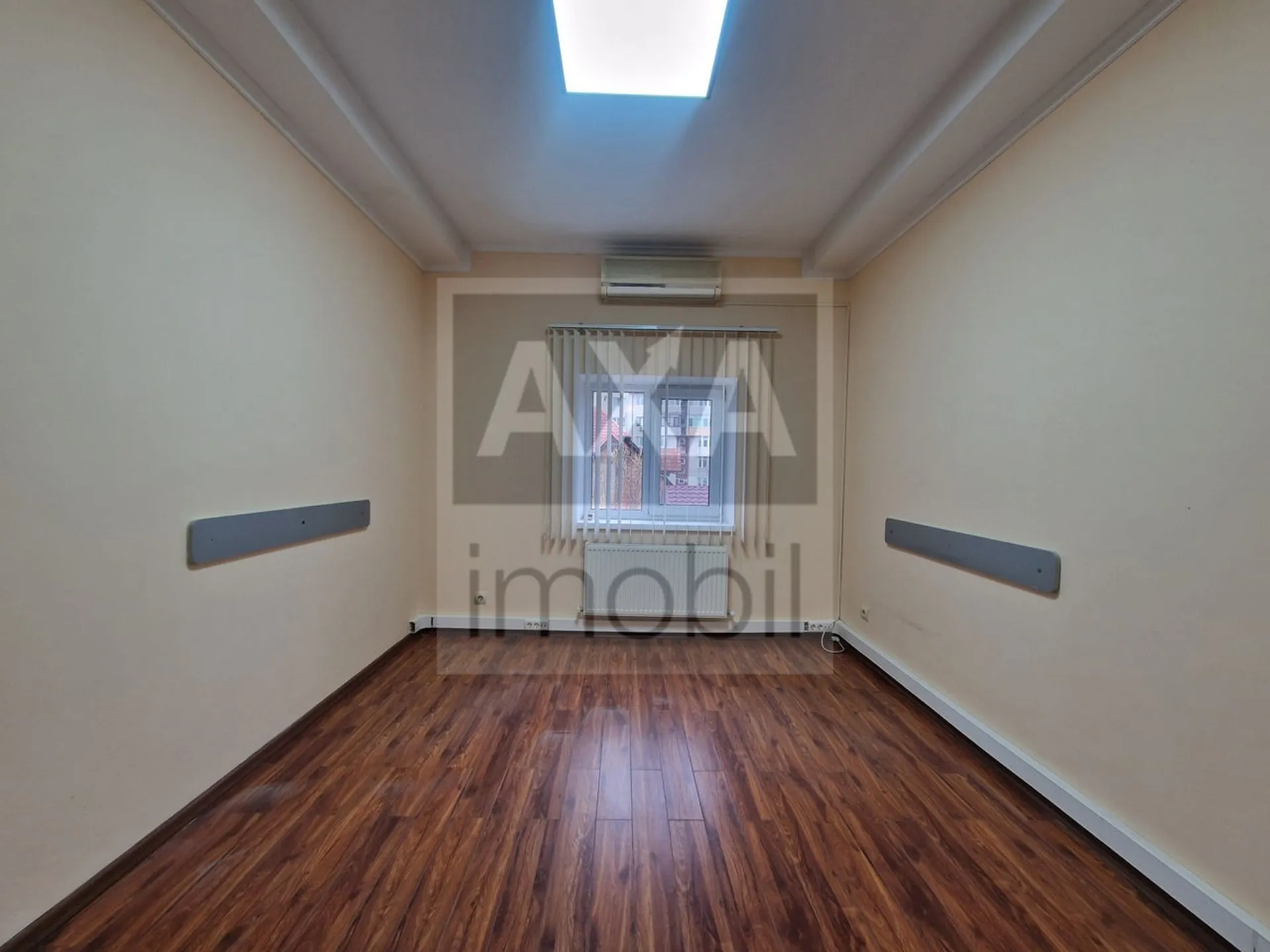 Spațiu comercial, 320 m² — Imagine 1