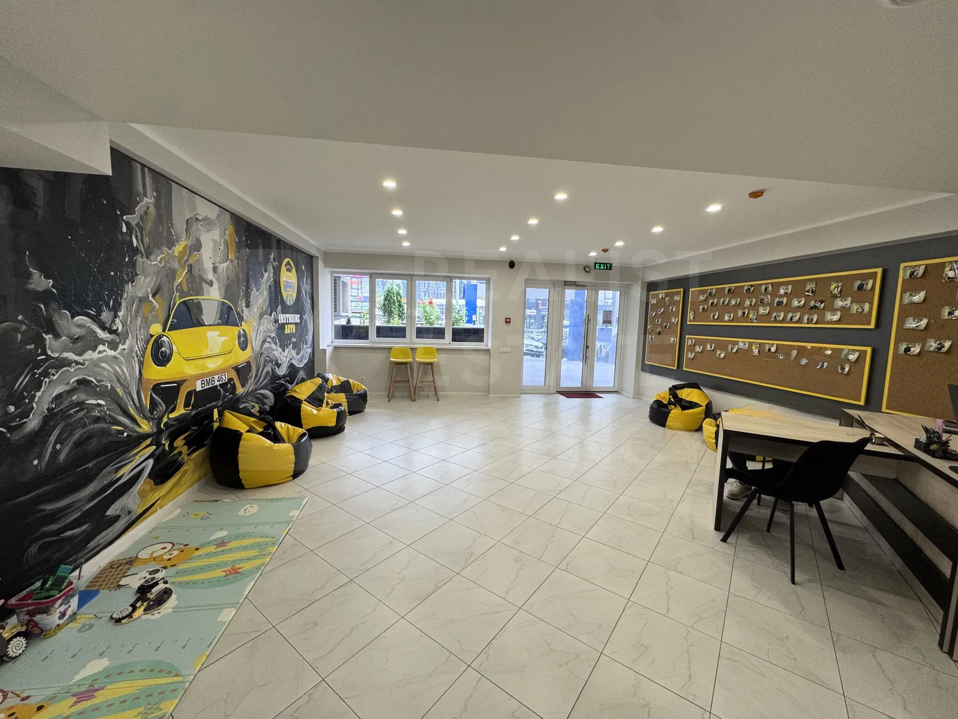 Spațiu comercial, 275 m² — Imagine 1