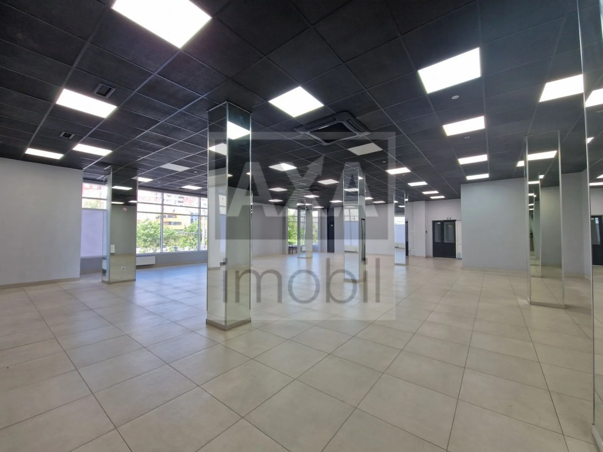 Spațiu comercial, 235 m² — Imagine 1