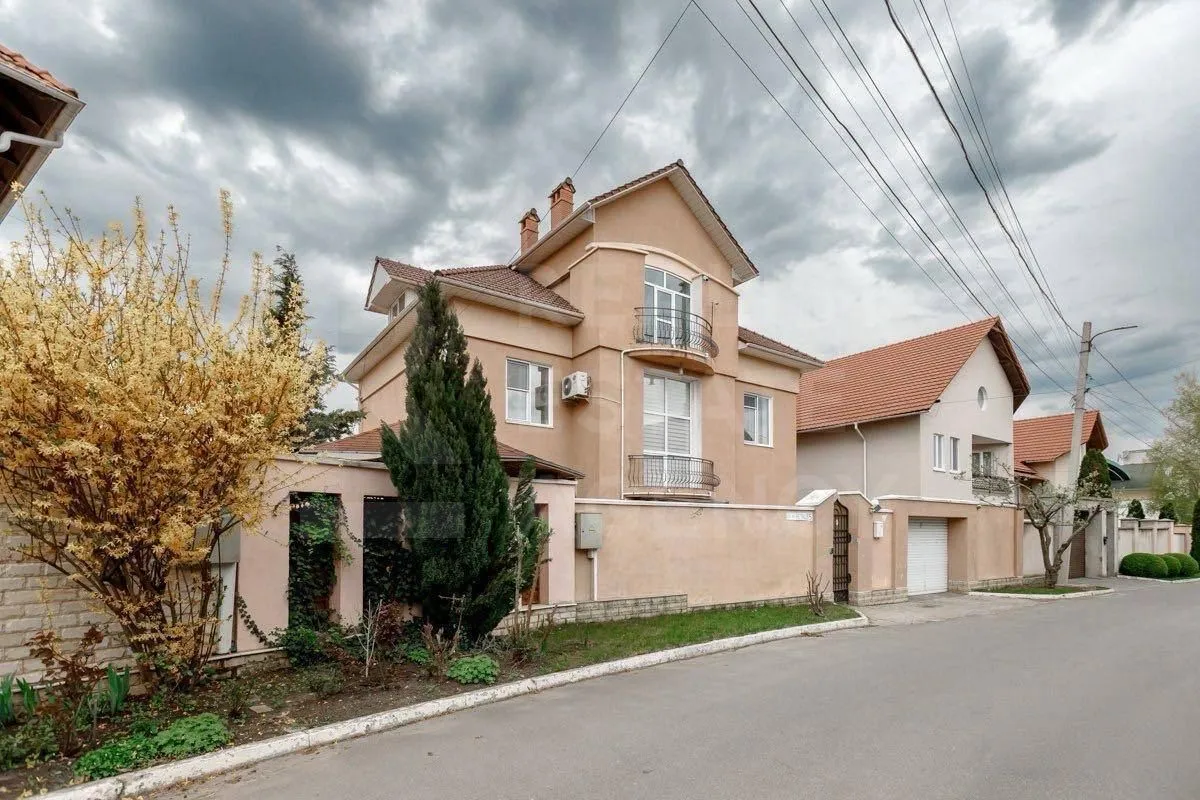3-этажный дом, 5 комнат, 280 м² — Изображение 1