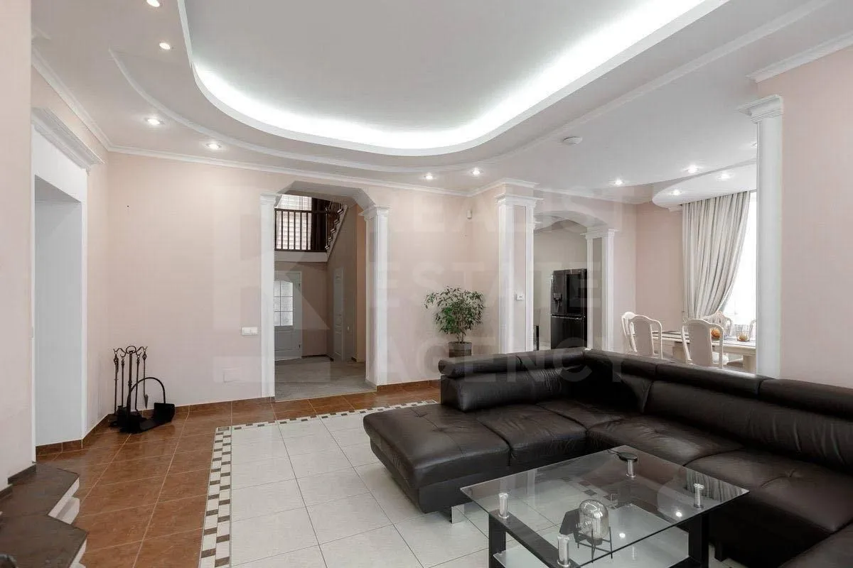 3-этажный дом, 5 комнат, 280 м² — Изображение 3