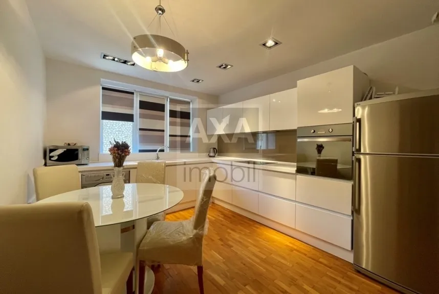 3-этажный дом, 4 комнаты, 210 м² — Изображение 2