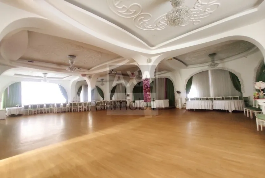 Spațiu comercial, 800 m² — Imagine 1