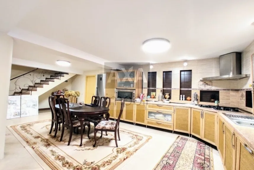 3-этажный дом, 5 комнат, 350 м² — Изображение 2
