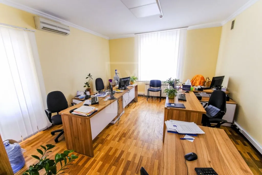 12-camere birou, 520 m² — Imagine 1
