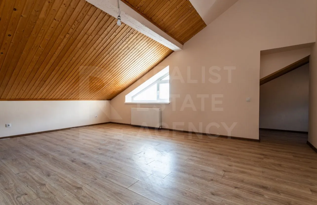 3-этажный дом, 10 комнат, 650 м² — Изображение 4
